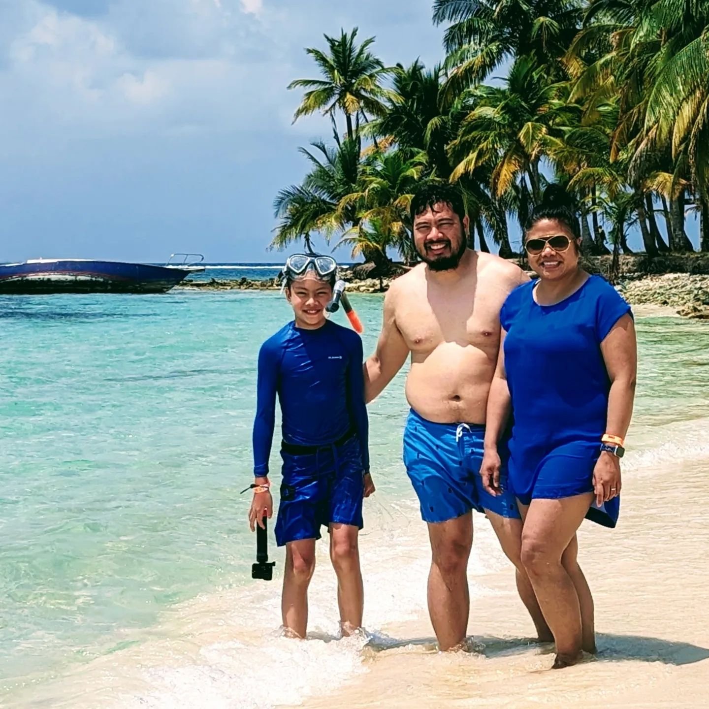 It's so much fun to share experiences with friends especially when you're on the road most of the time. 

Thanks @catmarkandd for joining us in our San Blas Adventure!

A virgin archipelago home to many sites of paradise and islands. We avoided the h
