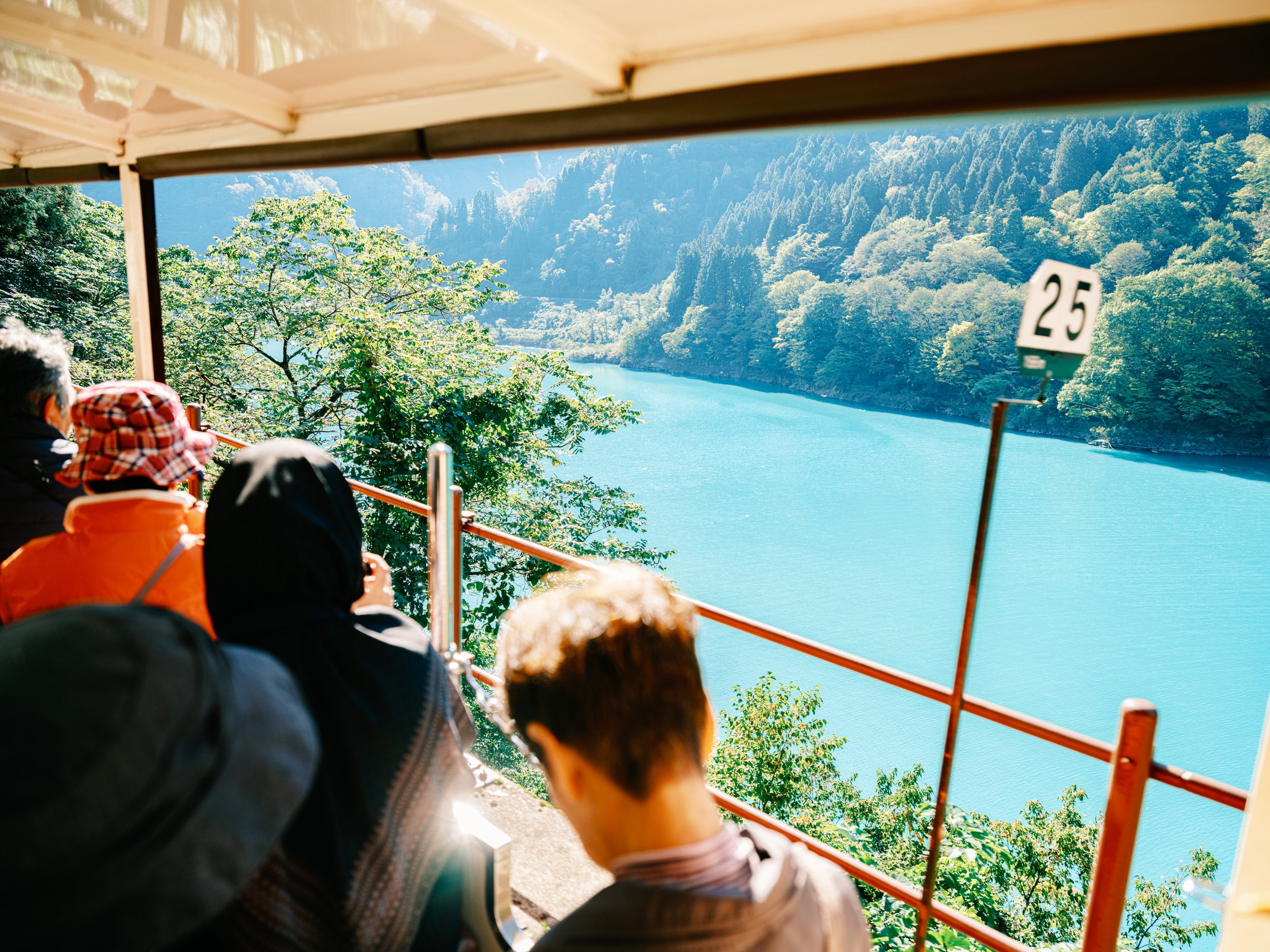 도야마 - 쿠로베 협곡 토롯코 열차 & 쿠로나기 온센