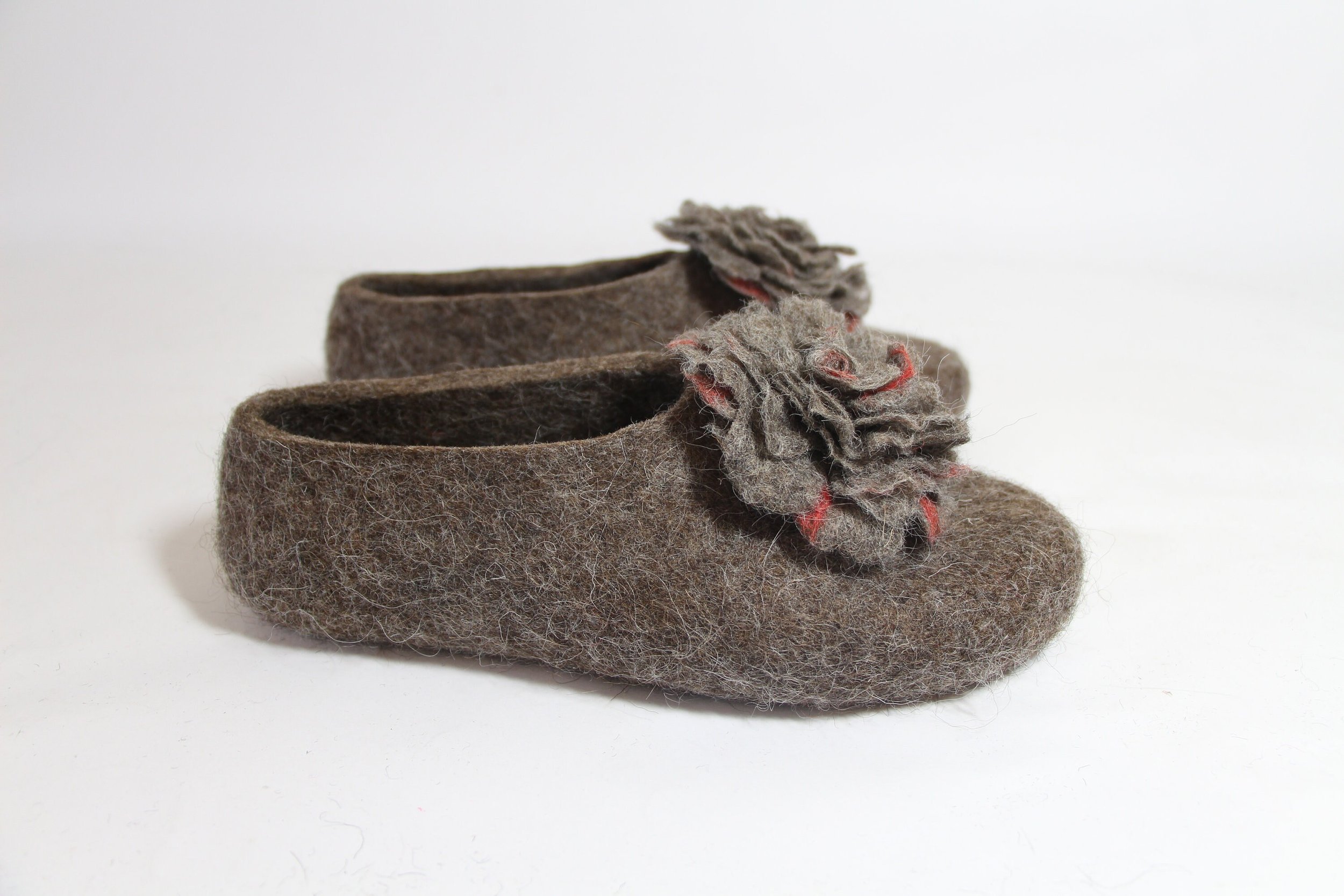Natural Brown Organic Wool Slippers with Felted Roses, Handmade - FELTFORMA