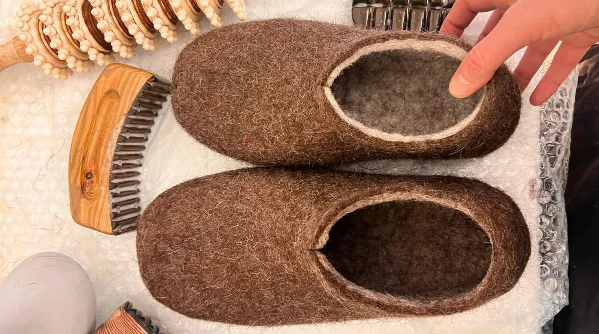 Handmade wide fit wool slippers for plantar fasciitis — wide toe box, zero-drop sole, no glue, no synthetic materials. Natural brown Tyrolean mountain wool. Made to order in Vilnius, Lithuania. Ships duty-free to the USA.