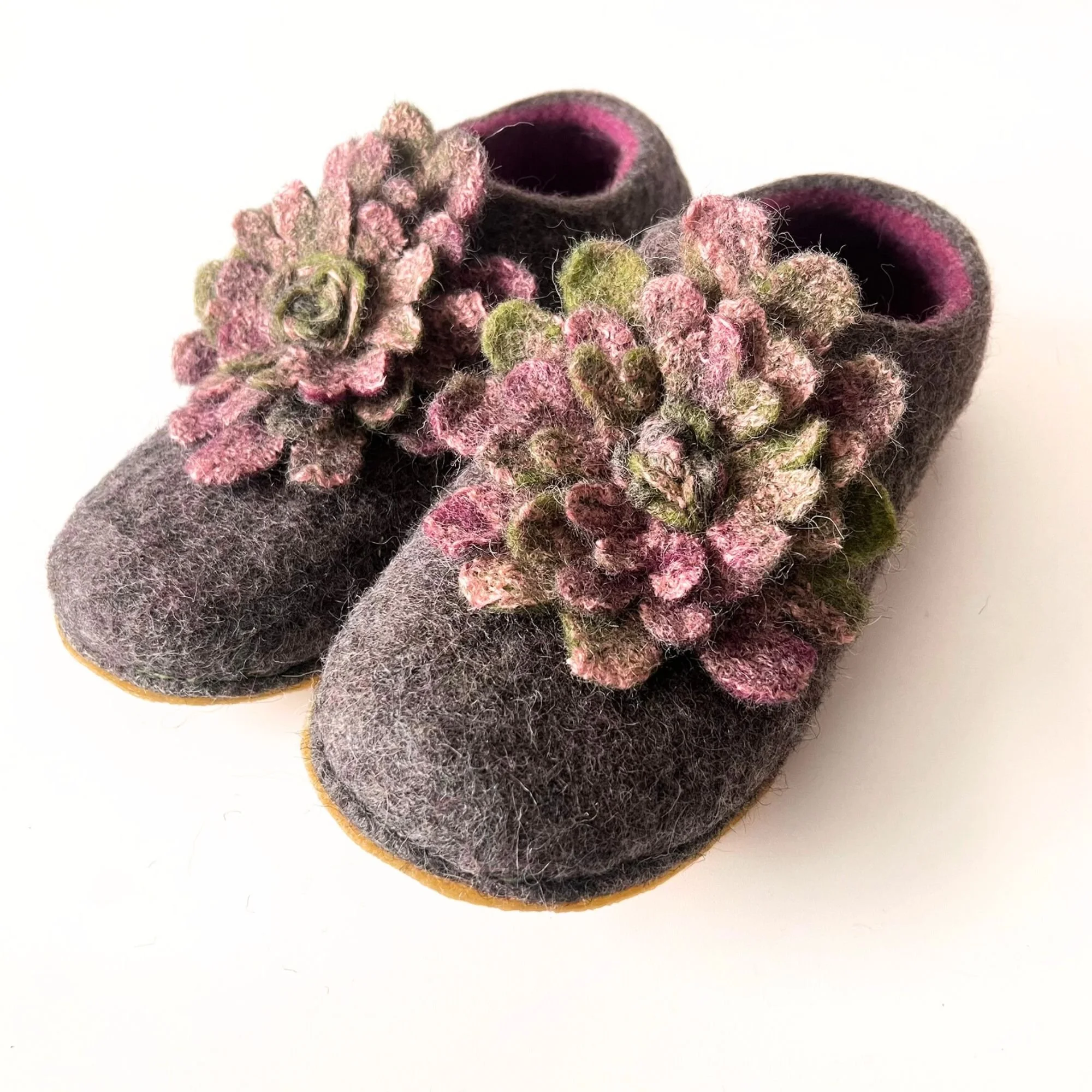 Luxury wool slippers for women with felt flower design, ideal Mother’s Day gift and comfortable natural house shoes