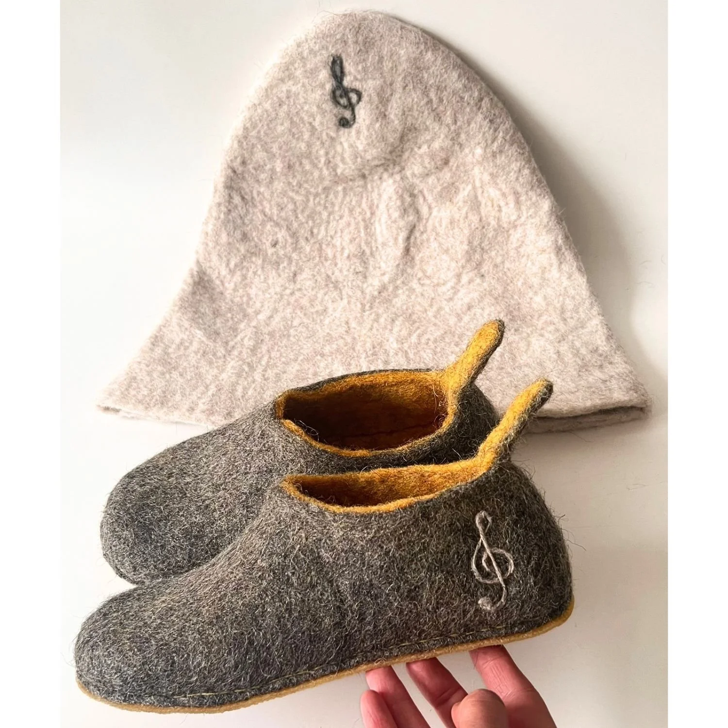 Custom wool sauna hat and matching wool slippers with needle felted treble clefs in contrasting colors, made for a customer in Seattle