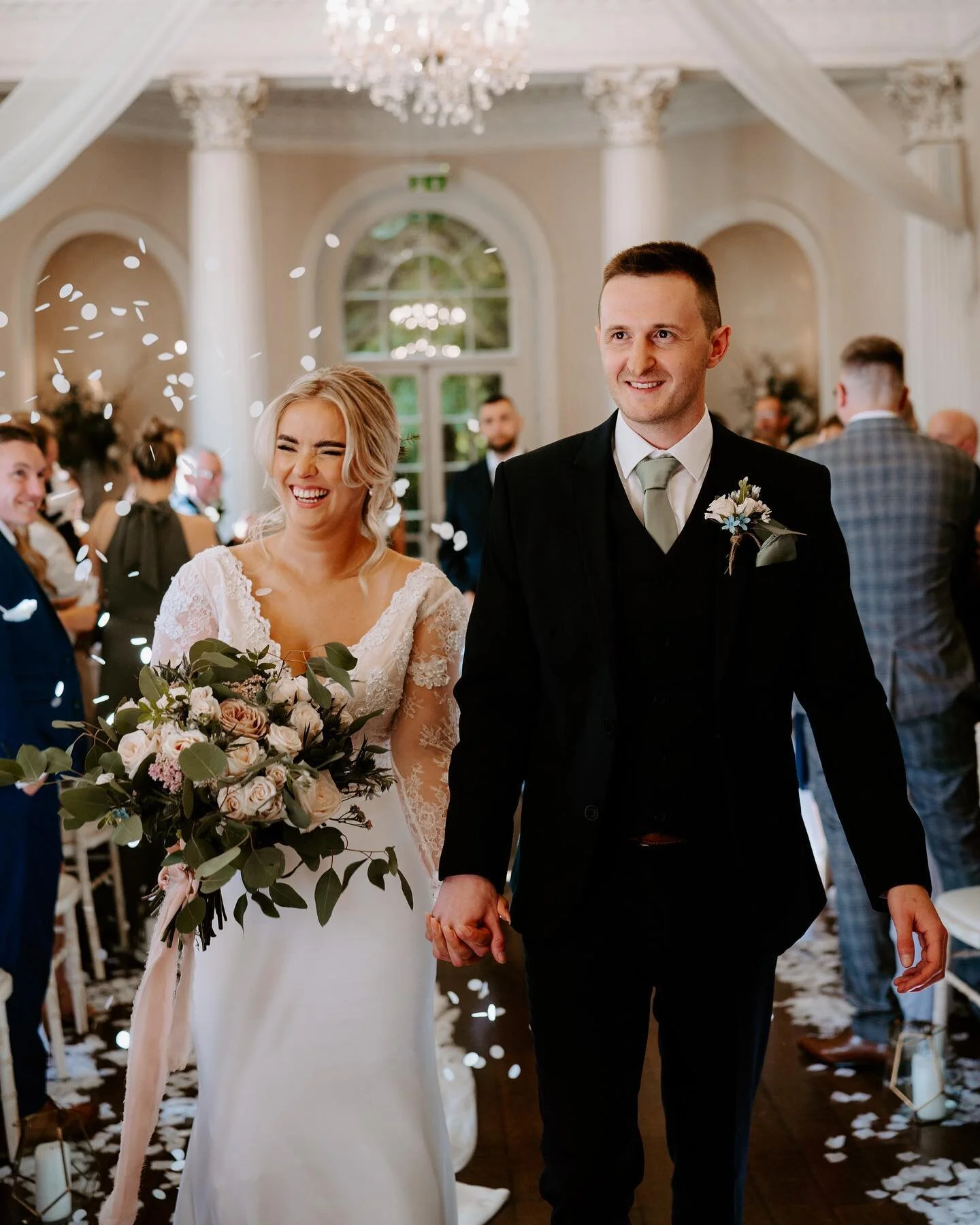 Swipe right for the cutest wedding pup there ever was🐶🤍
Venue: @colwickhall 
#weddingphotographer #weddingphotography #weddingphotographynottingham #nottinghamweddingphotographer #nottinghamweddingphotography #nottinghamweddingvenue #weddingvenue