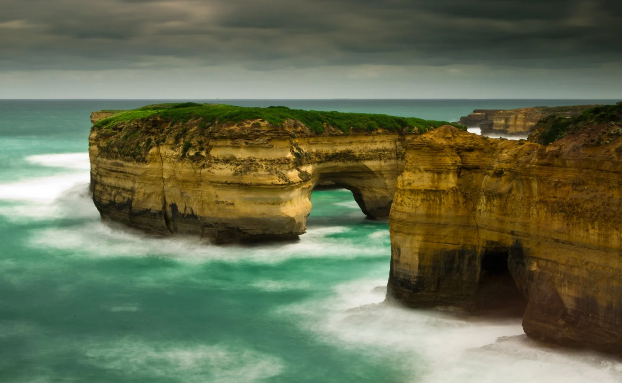 12 Apostles, Victoria,
Australia
