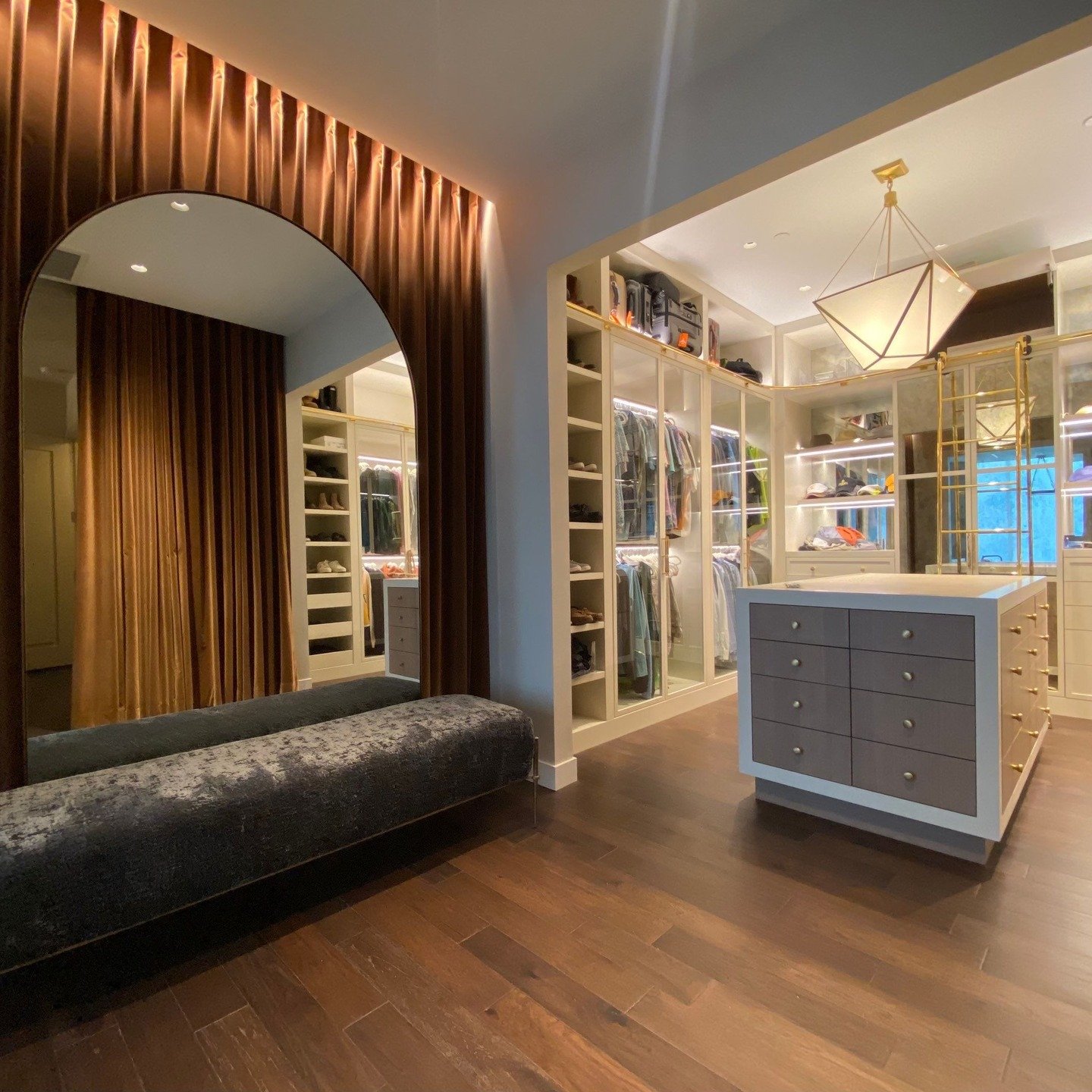 Where design meets execution - That's where we thrive! Such a beautiful closet transformation. 😍