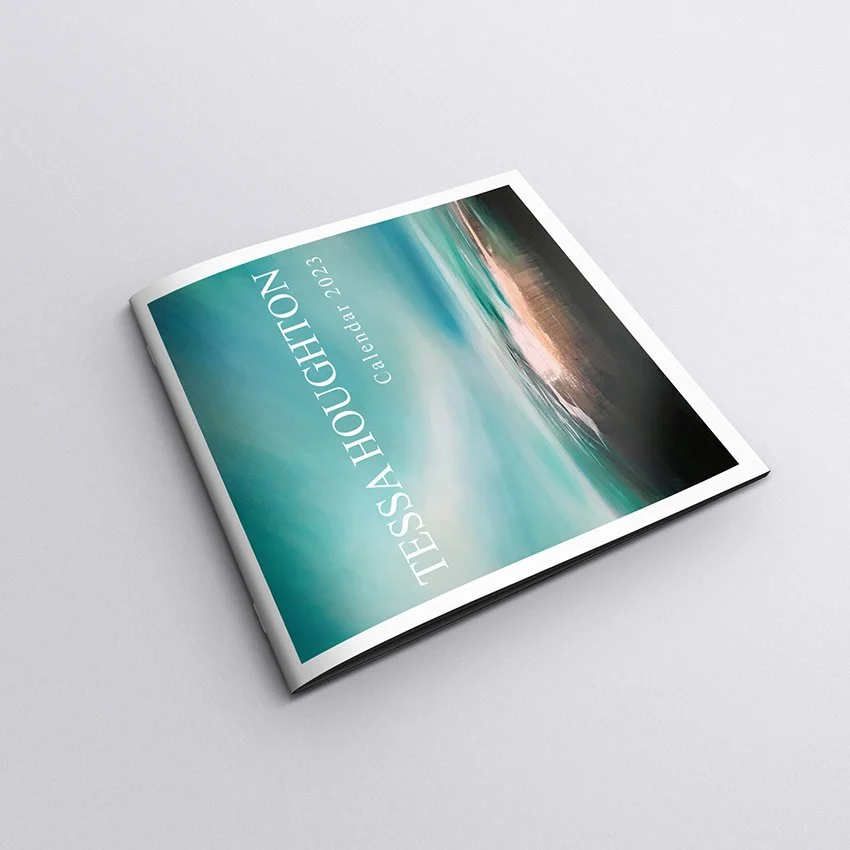 Mockup_Brochure_21x21_1_web.jpg