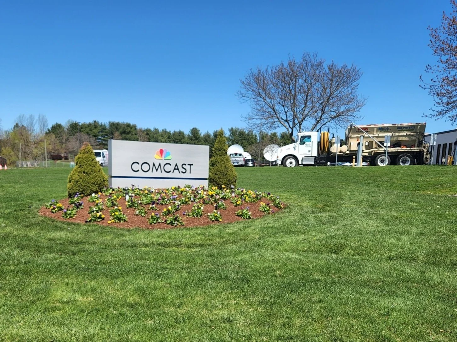 Mulch Pros at Comcast, CT.jpg
