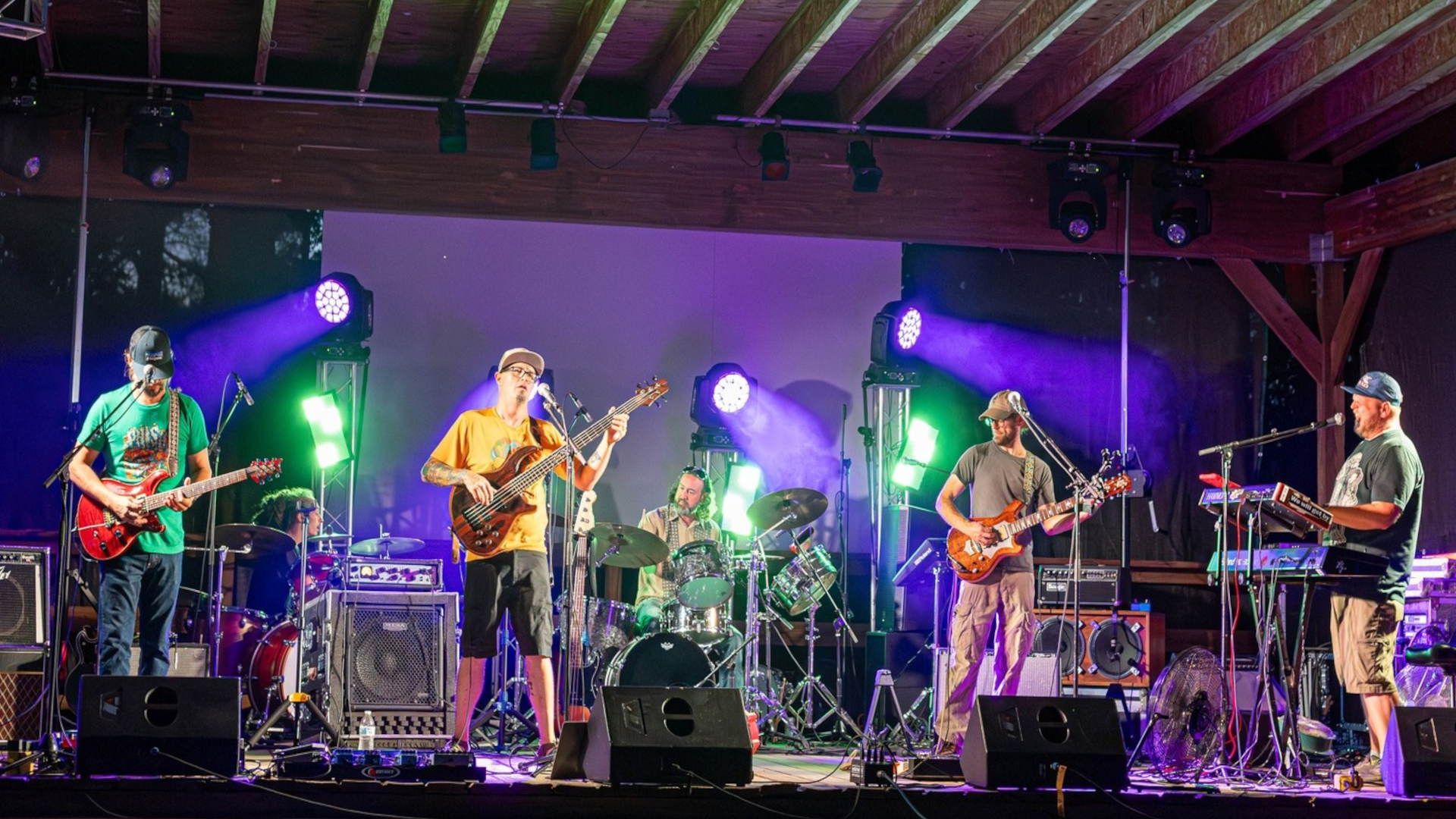 Live Music - Stealin the Farm
