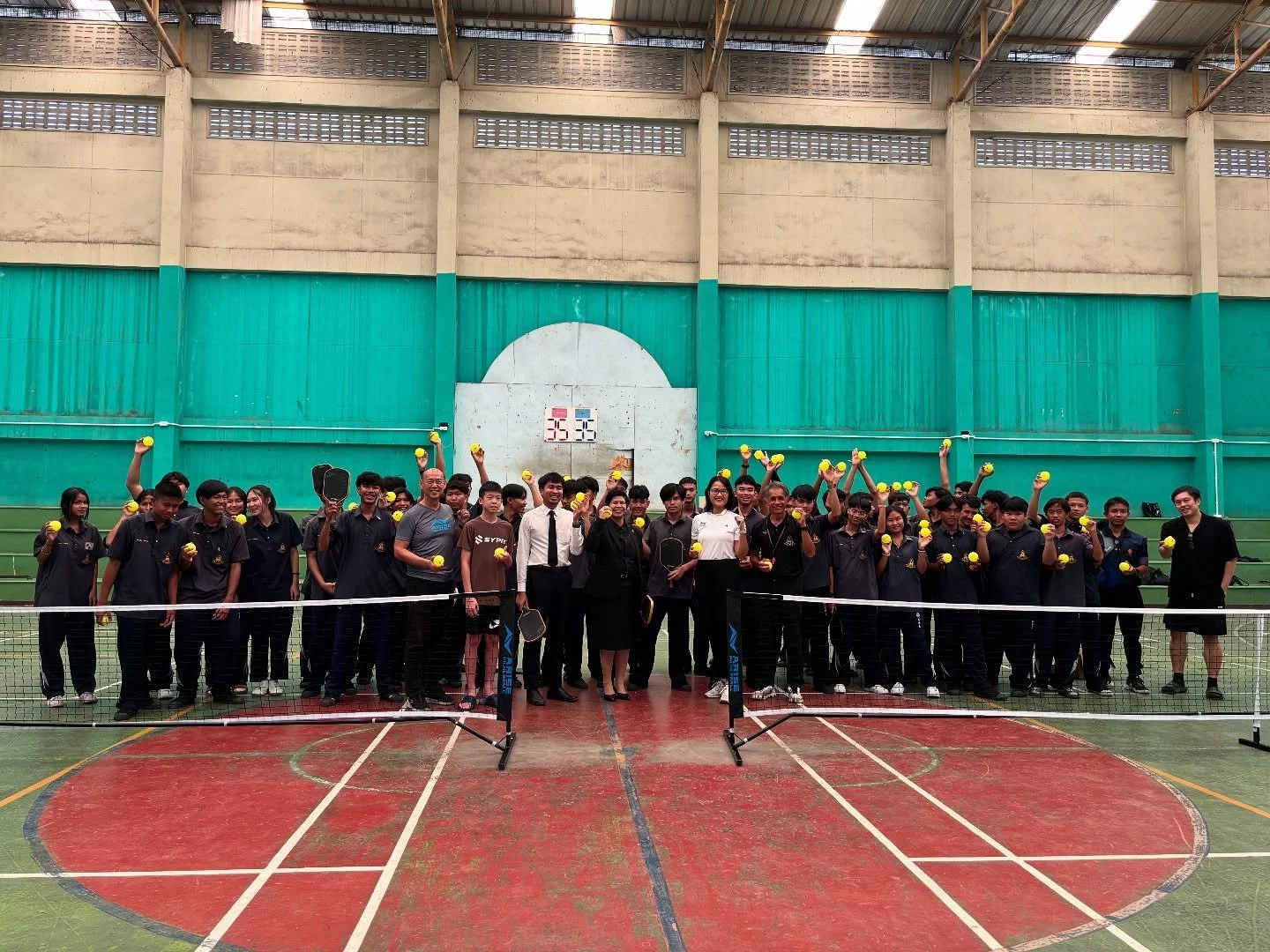 Let&rsquo;s support the next generation of Thai Pickleballers! 🙌 Arise Pickleball gifted stainless steel nets to Rattanakosin Ladkrabang School and Arise Arun Carbon 8x16 paddles. 

It was also great that @teak.pickleball also joined us to contribut