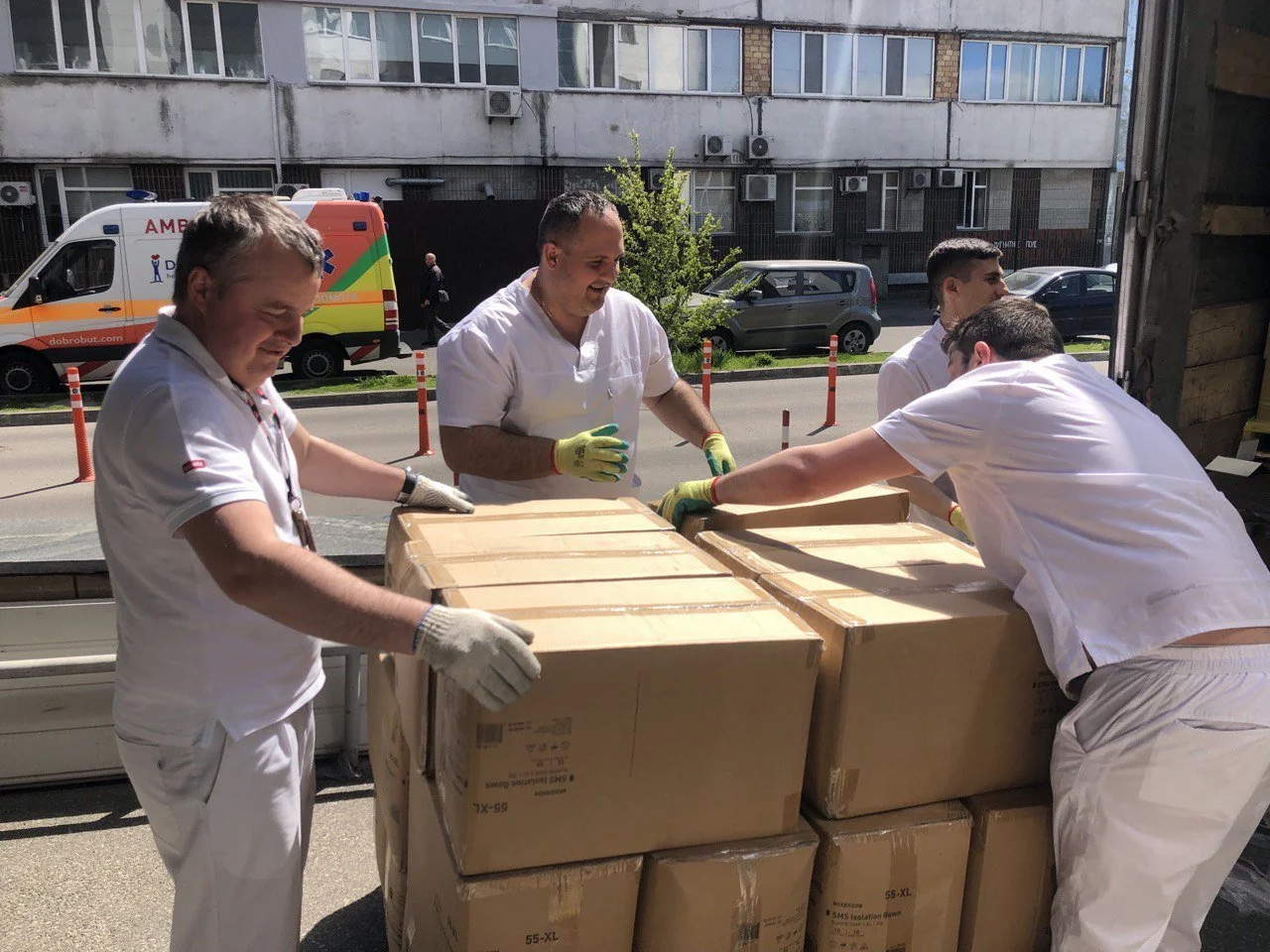Shipment+3+Happy+Heart+Institute+Staff+Unloading.jpg