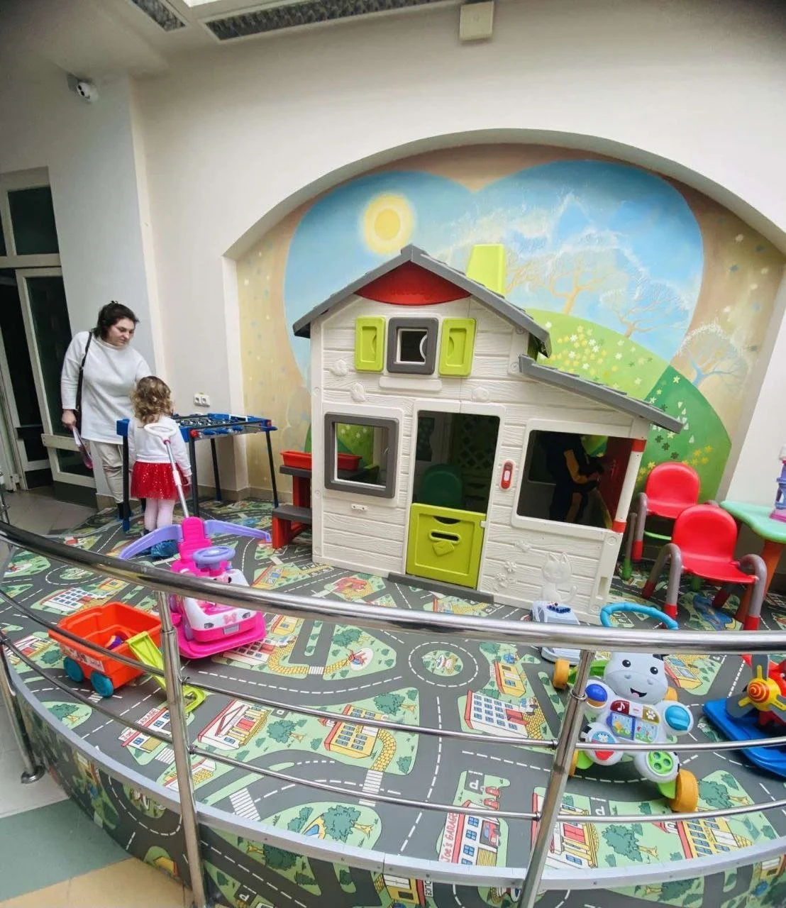 Play Centers at the Center for Pediatric Cardiology and Cardiac Surgery and the Heart Institute in Kyiv Received Makeovers