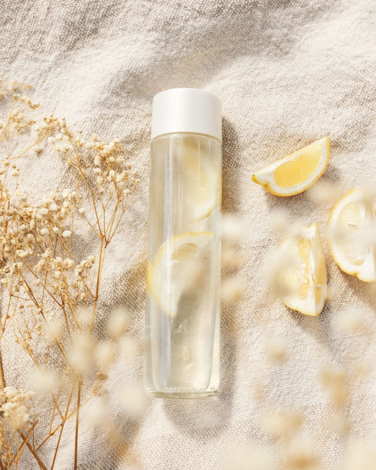 HYDRATION IN WINTER //⁣
⁣
When we think about keeping our skin hydrated, the 1st thing we usually think of is drinking more water. Now this is vital for our body and organs. It just so happens though that our skin is the last organ to receive the wat