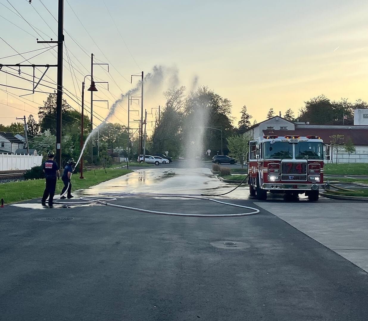 74A flowing some water this evening. Putting their new @keyfirehose and @elkhartbrass nozzles through its paces. 
#udfd #upperdarby #elkhartbrass #keyfirehose #training