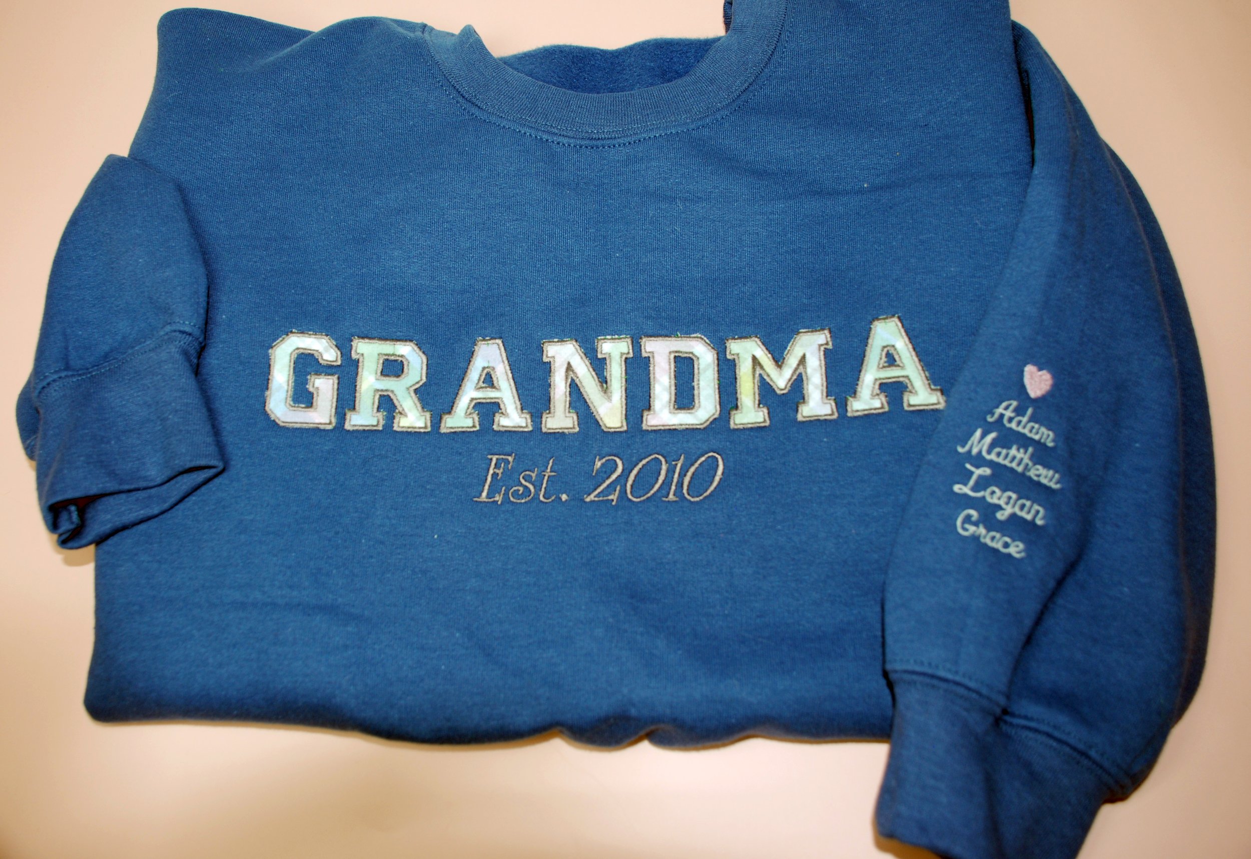 grandma appliue sweatshit 2.jpg