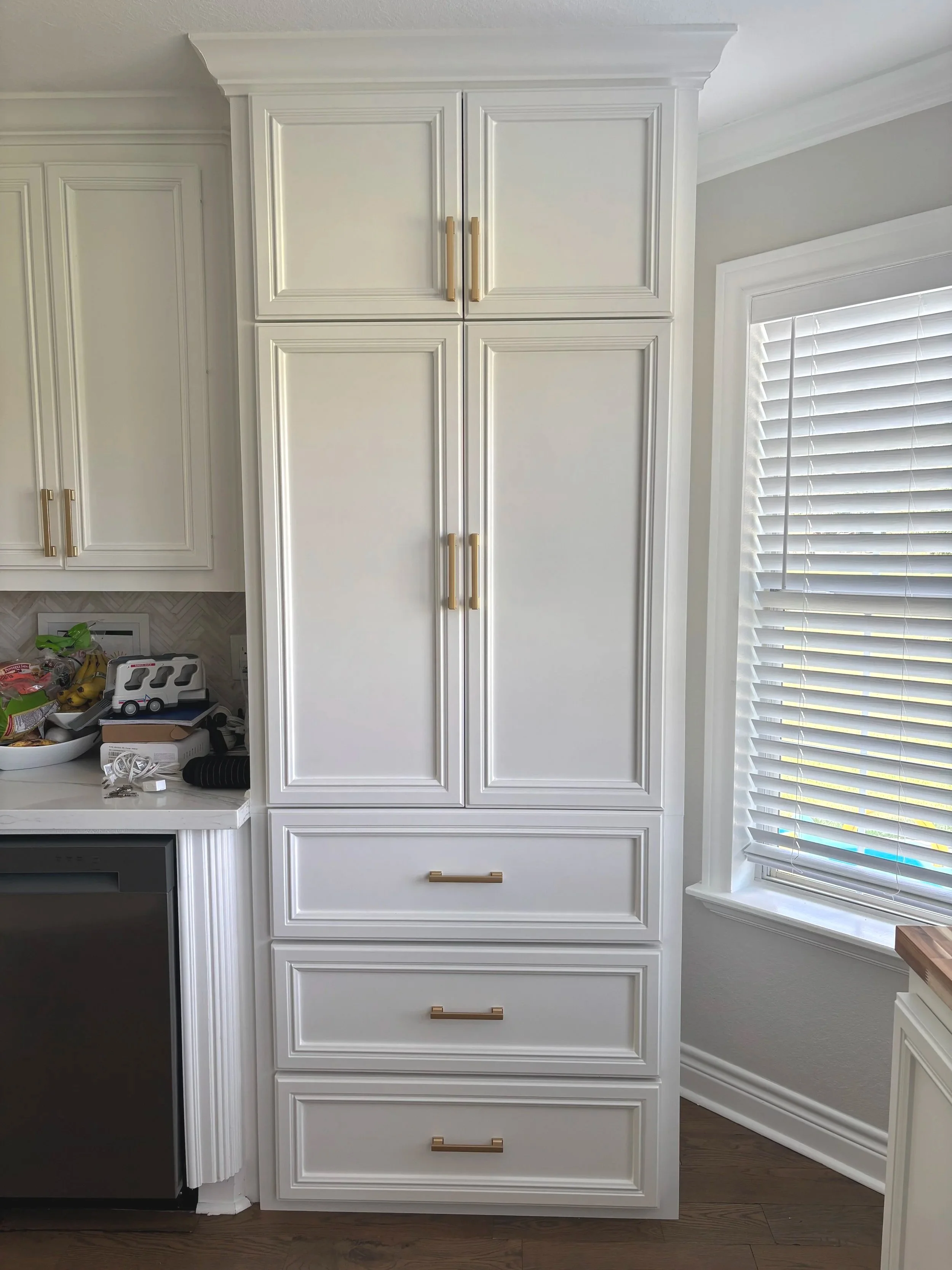 Custom Kitchen Storage & Pantry Organization | manvel, TX

When you don't have a pantry, you have to get creative with where you store your food and kitchen essentials. This client had been using shelving in their laundry room as a pantry,.

We worke