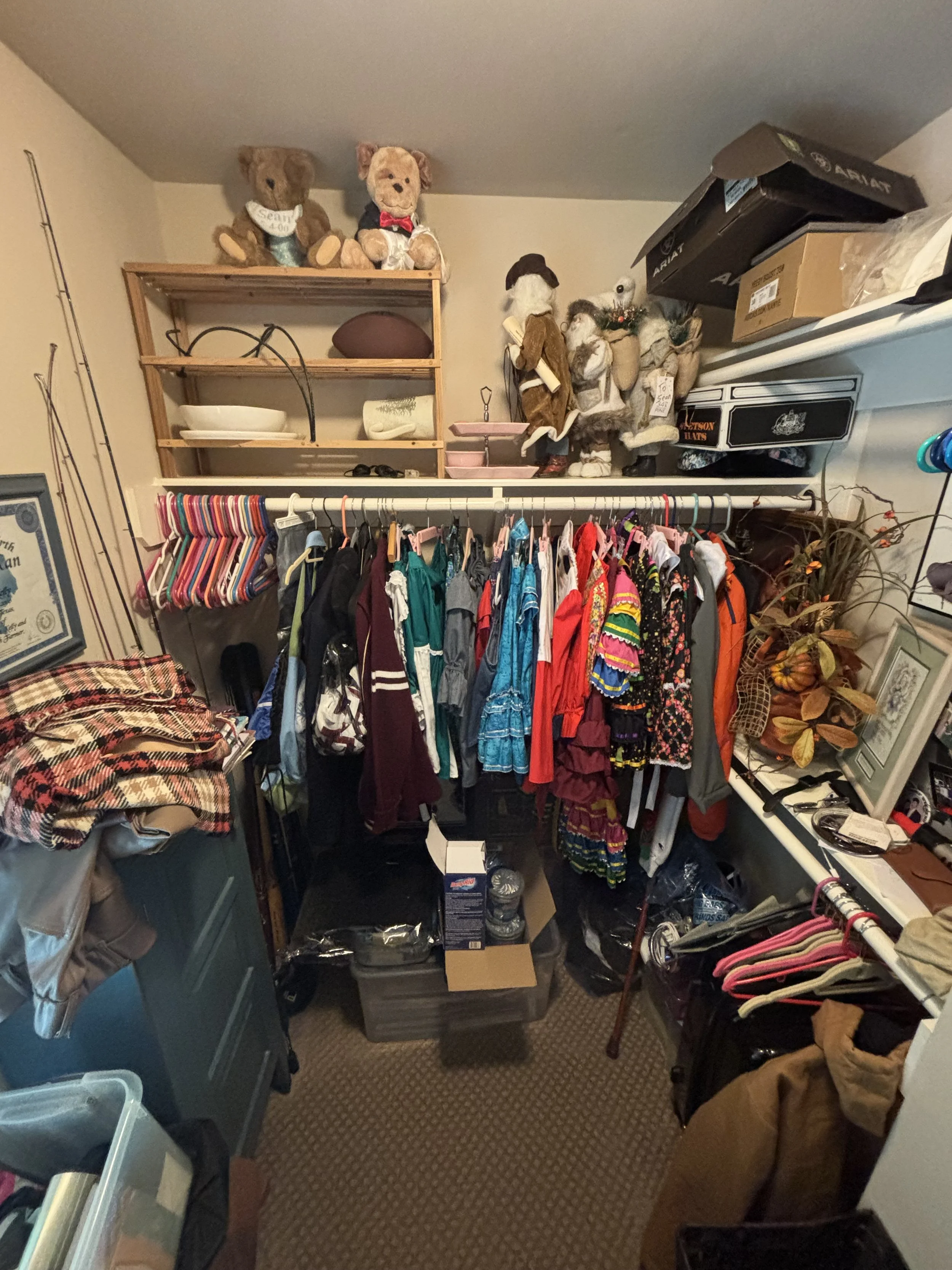 A fully organized, functional closet helps support everyday life. With help from Simply Marvelous Spaces, items are unpacked with intention, storage is customized to the space, and everything has a clear home—making your new house feel like home soon