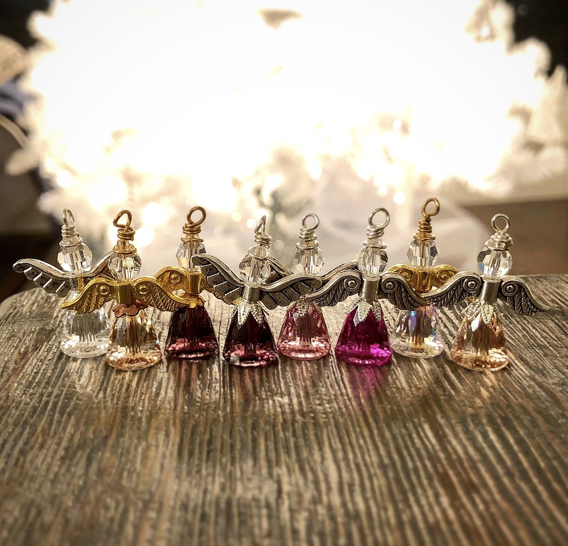 Assorted small pink/clear angels