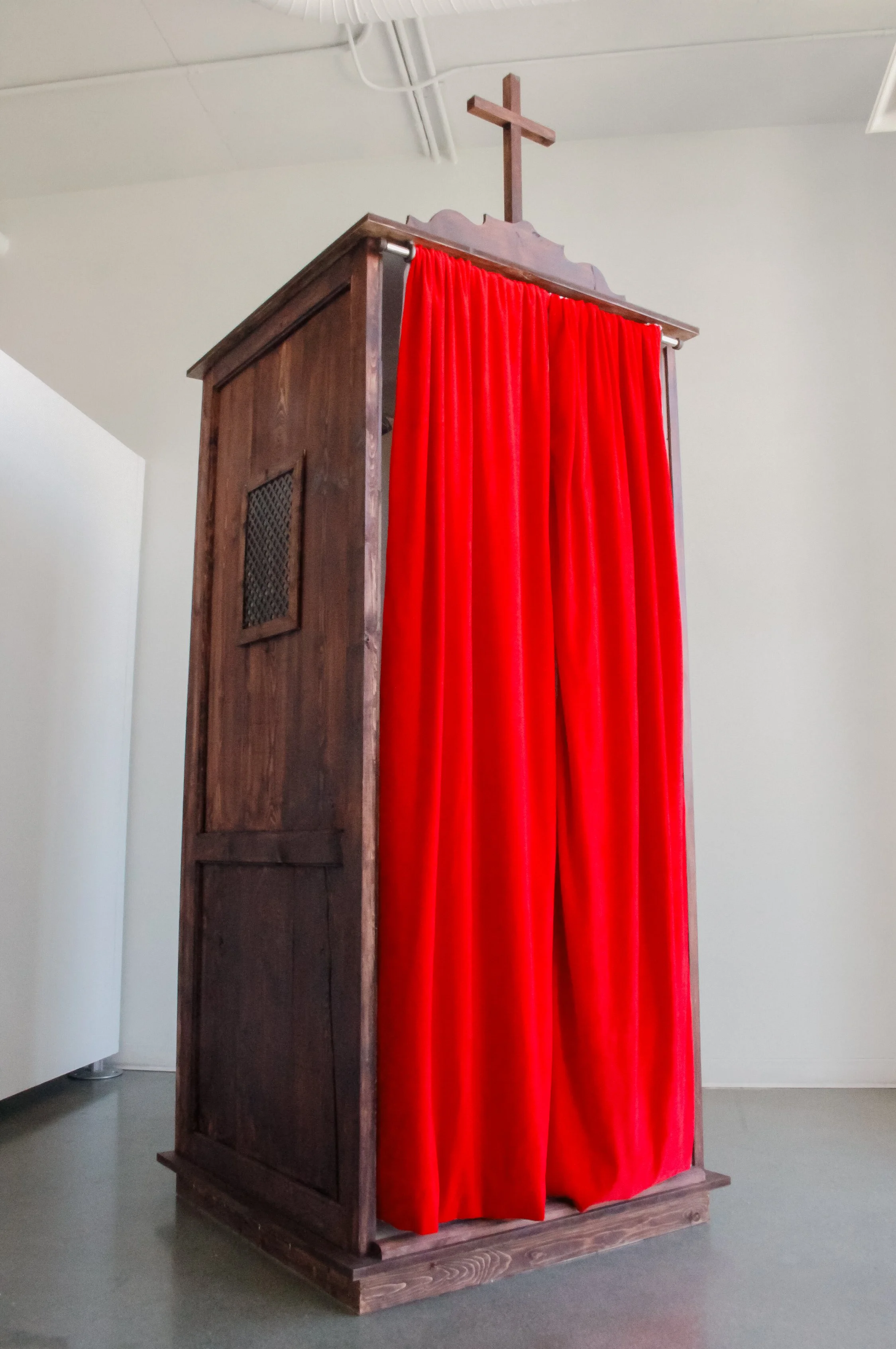 CAROLINAMARTINEZ_RINSEANDREPEAT6_SHOWERCONFESSIONAL.jpg