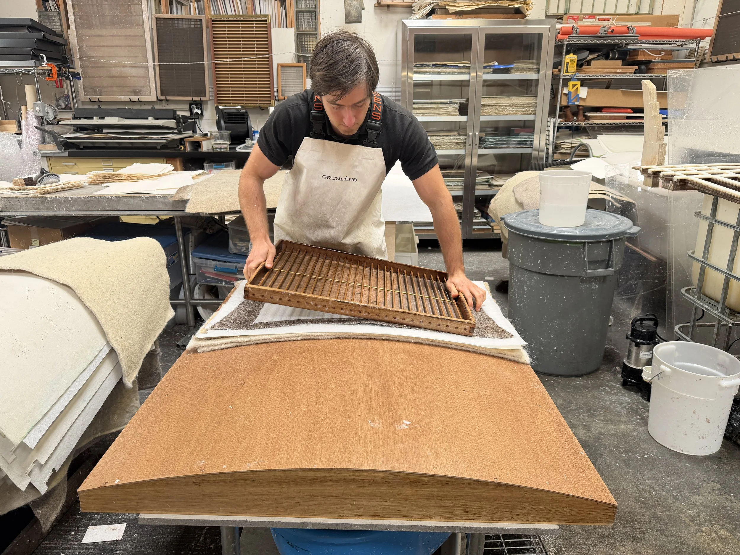 Magnolia Saper Studio: Couching improperly on a curve to make slurred chain lines