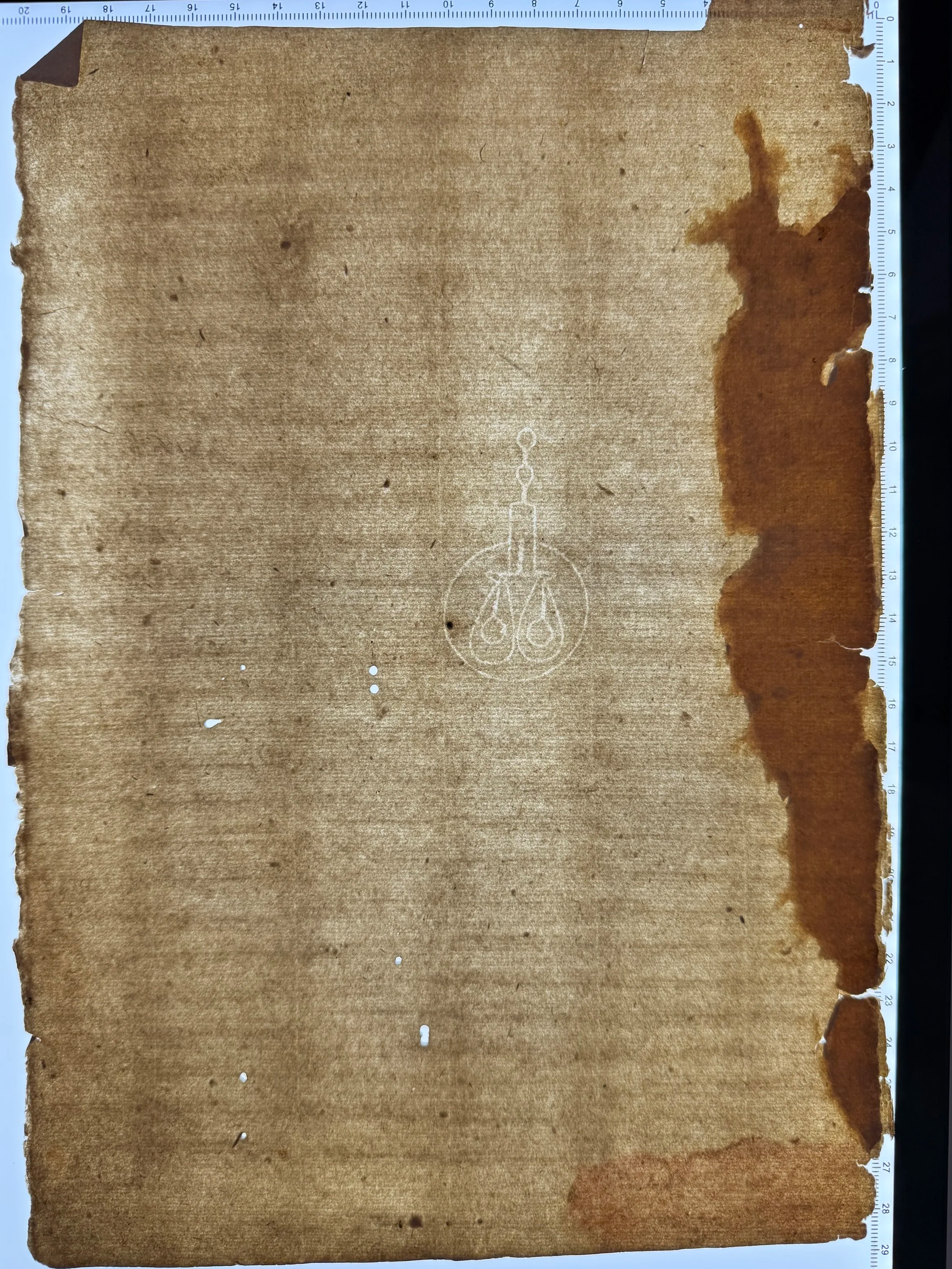 Unknown flaw #15: Very regular horizontal pattern in addition to shadow-lines on antique laid paper