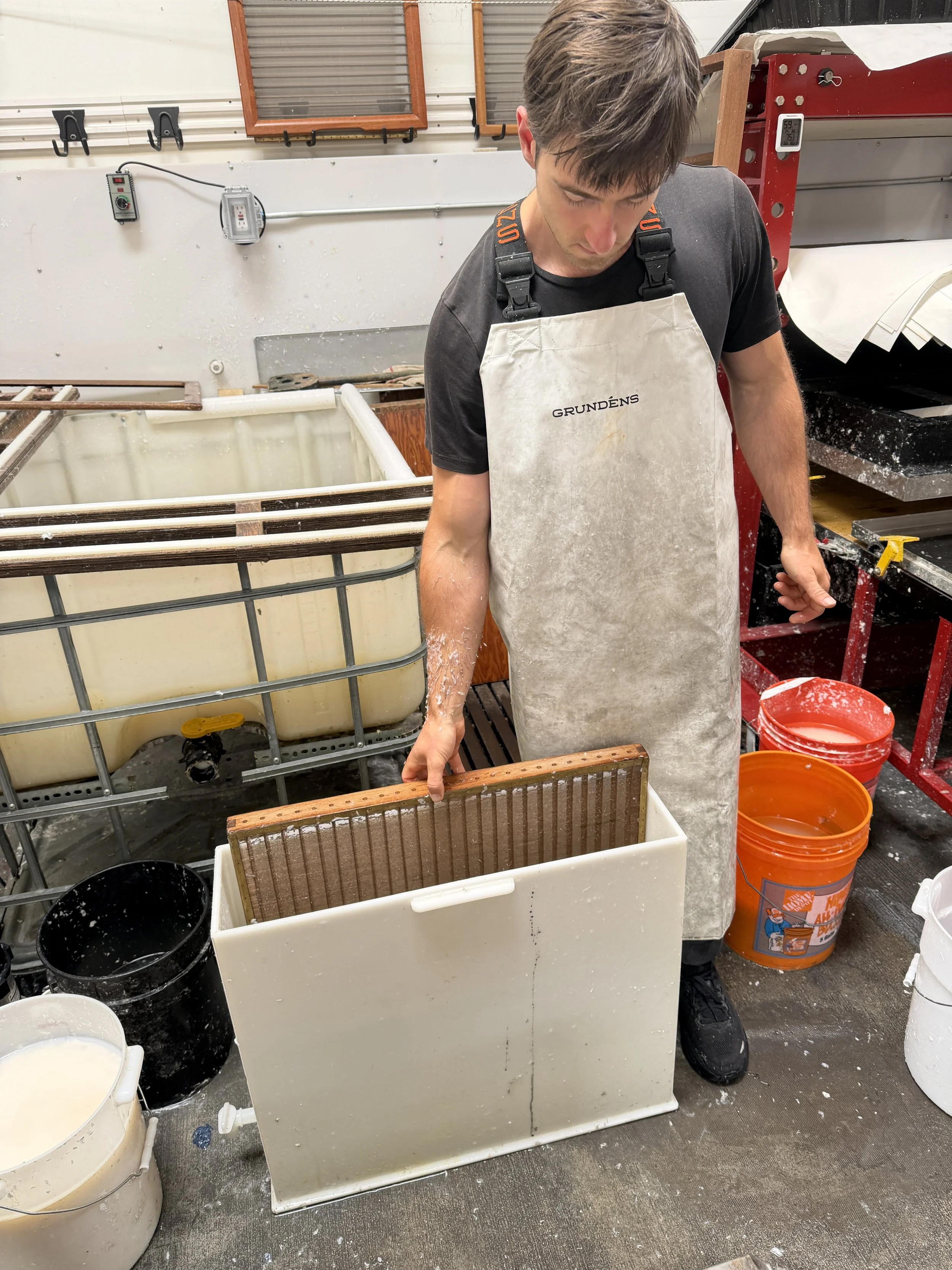 Magnolia Saper Studio: Attempting to create a flaw caused by sloppy rinsing of the mould