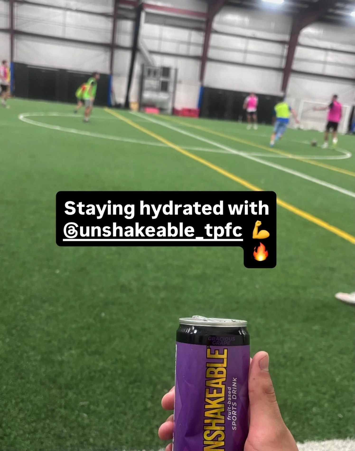 Fast paced, next level #UNSHAKEABLEathletes like @anthony_cano.6 FUEL up RIGHT and stay hydrated with our UNSHAKEABLE Sports Drink at the best in class soccer training facility @_ap2t.net_ !! ⚽️⚽️

4️⃣ simple yet purposeful ingredients: filtered wate