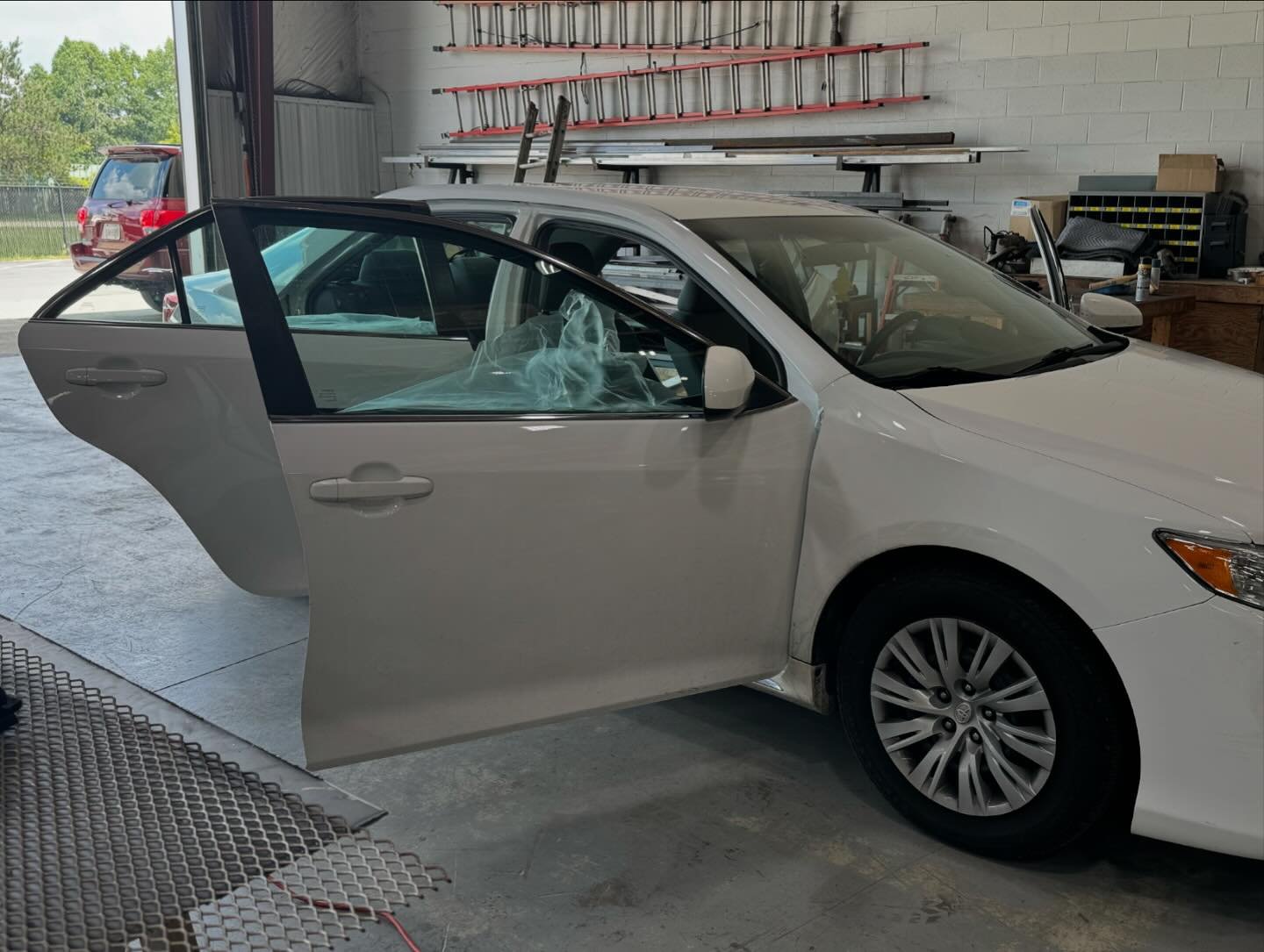 We&rsquo;re not after the best car.. we&rsquo;re after the best work you can get. Performance window films were created to add multiple benefits to any piece of glass your heart desires. This case it was a 2011 Toyota Camry focused on keeping heat, u