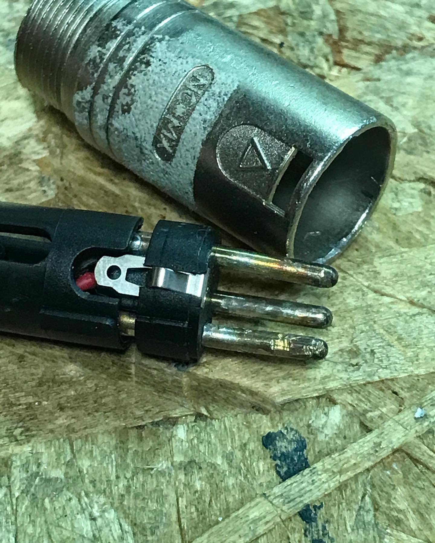 August is a good time to do your annual &lsquo;Chisel off the outer brass layer&rsquo; of your XLR connectors!
&hellip;
&hellip;
Really, how does this happen?
#neutrik #studiogear #miccable
