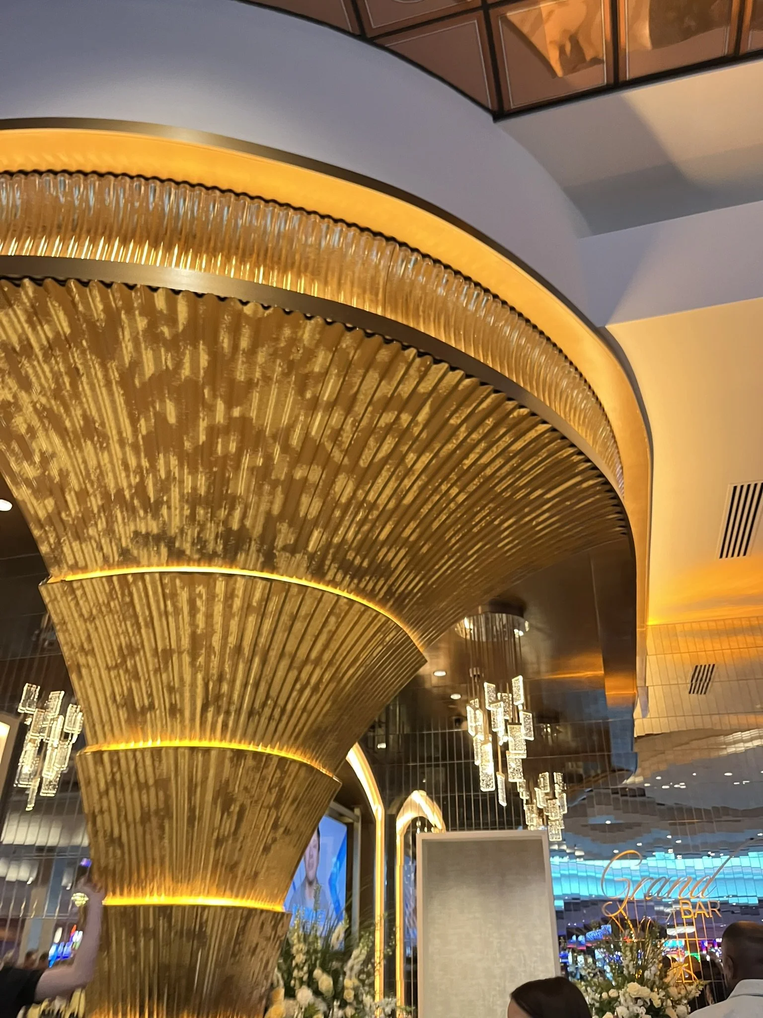 Grand bar-zds.14.JPG.JPEG