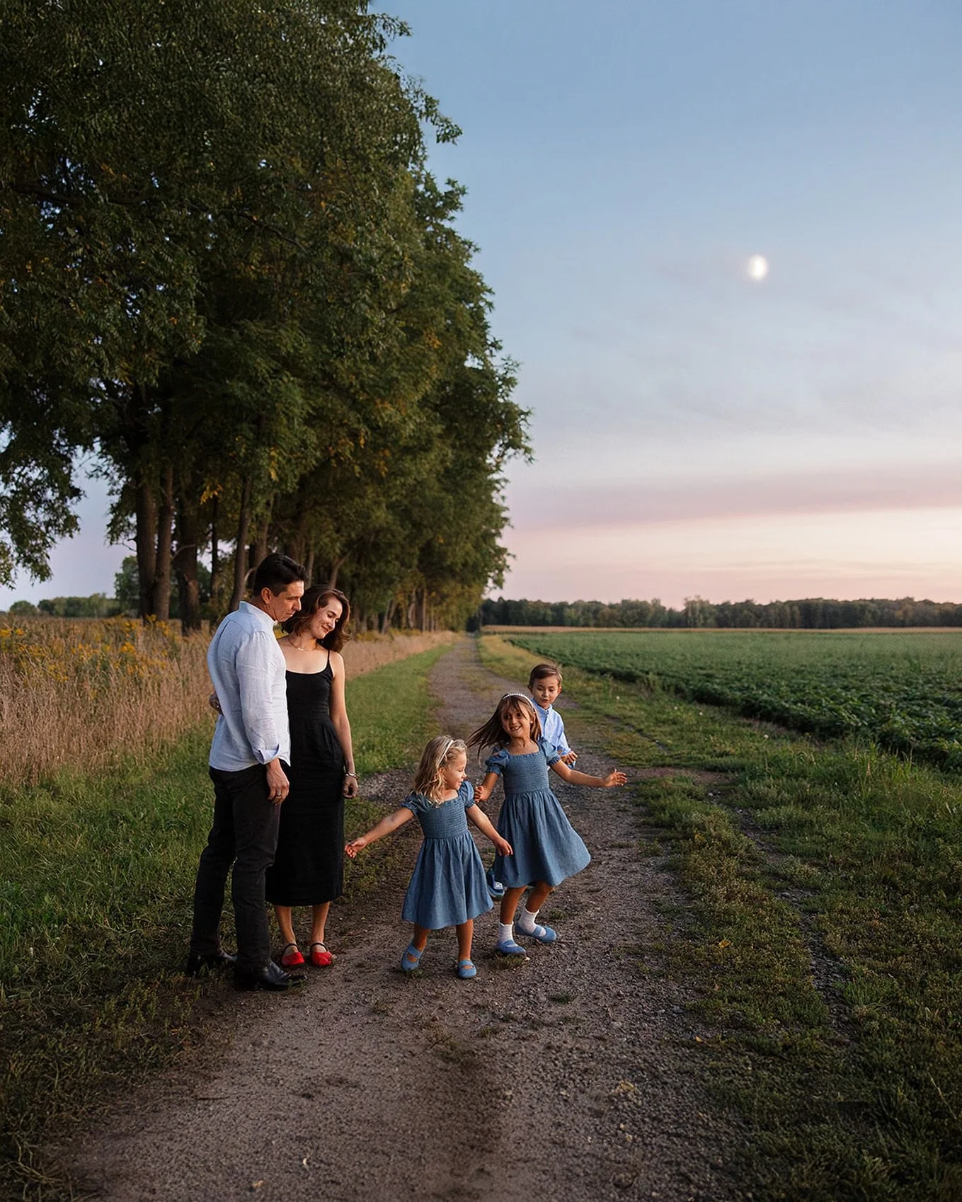 Hello, my buddies! @flowerwellny and I are realllll close to announcing Fall dates for our Flower Sessions. 🌾 Add your email address here, in my story poll, or in my DMs if you want to be notified when they go live! 🌛