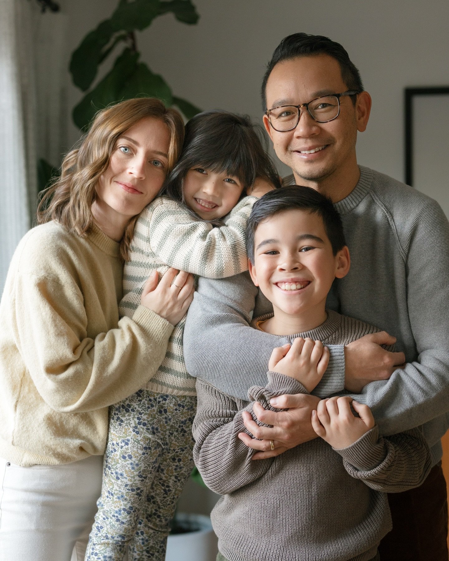 Happy Thanksgiving, pals! I already got something on these white pants and probably shouldn&rsquo;t be wearing them post Labor Day anyways sooo. 🍽️ 🥂