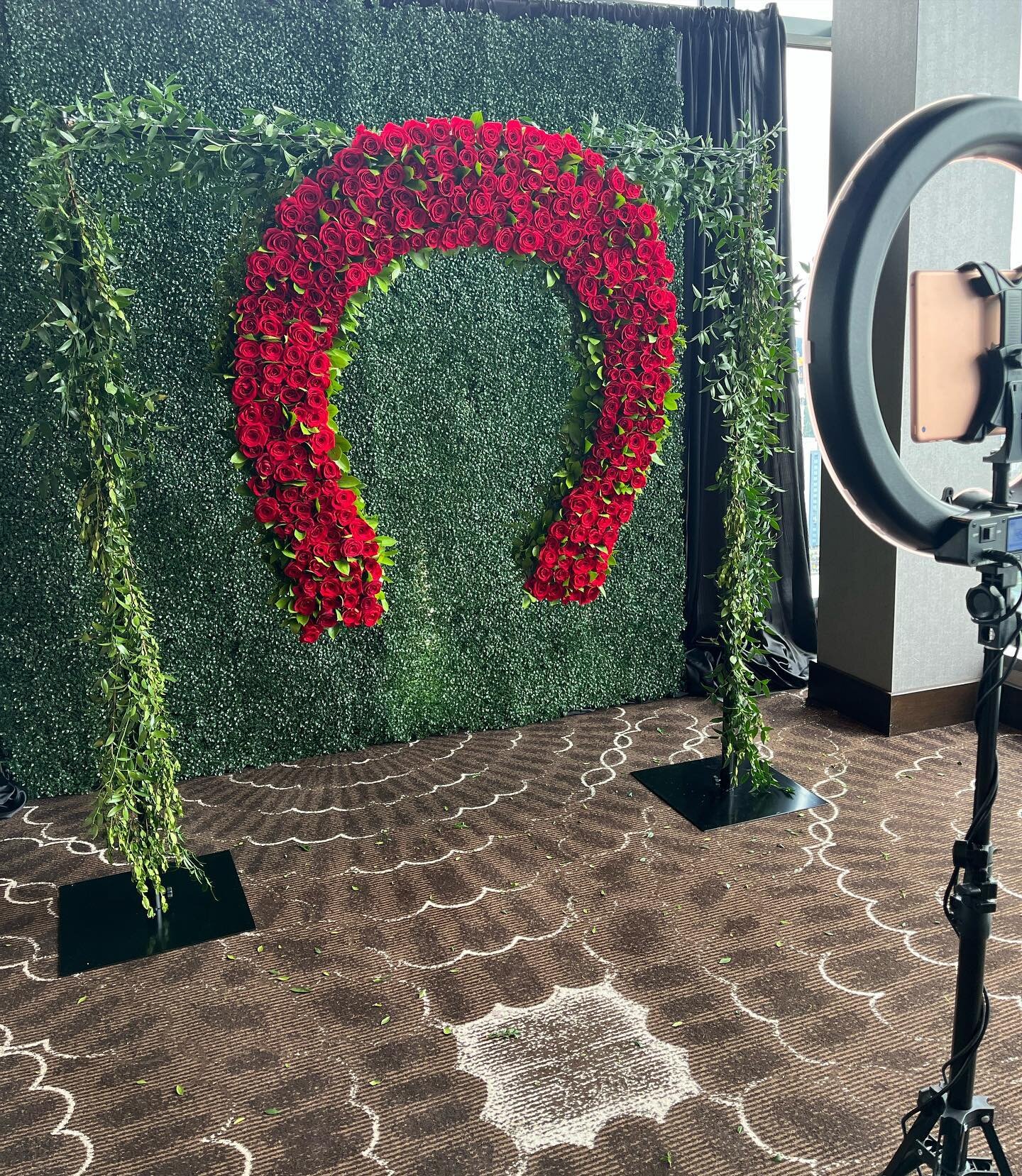 Had a blast creating this photo moment for the Kentucky Derby themed party at @ascendprimebellevue 🐎 🌹