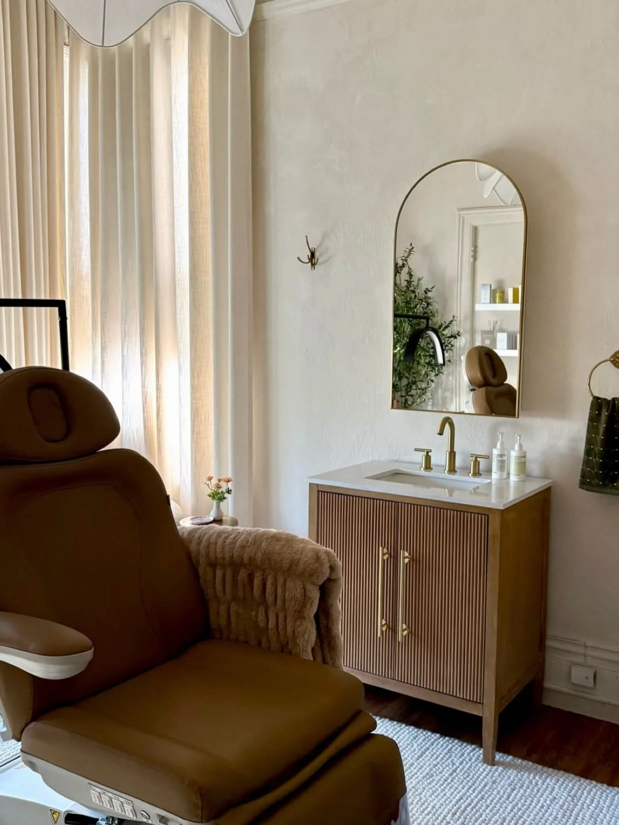 Designed to inspire calm! 
Our Spa Project ❤️ 

#InteriorDesign #LuxuryInteriors #SpaDesign #OrganicModern #curatedbycammie