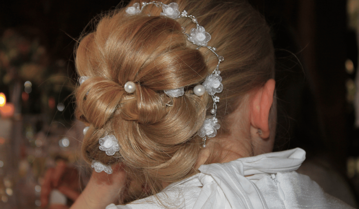Your Bridal Beauty Timeline: When to Book Hair, Makeup, Nails, Waxing, Facials, and Spray Tan
