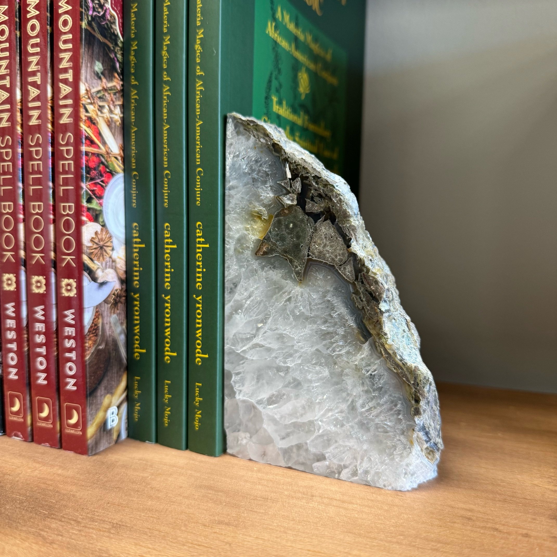 QTZ Bookend Shelf!.jpeg