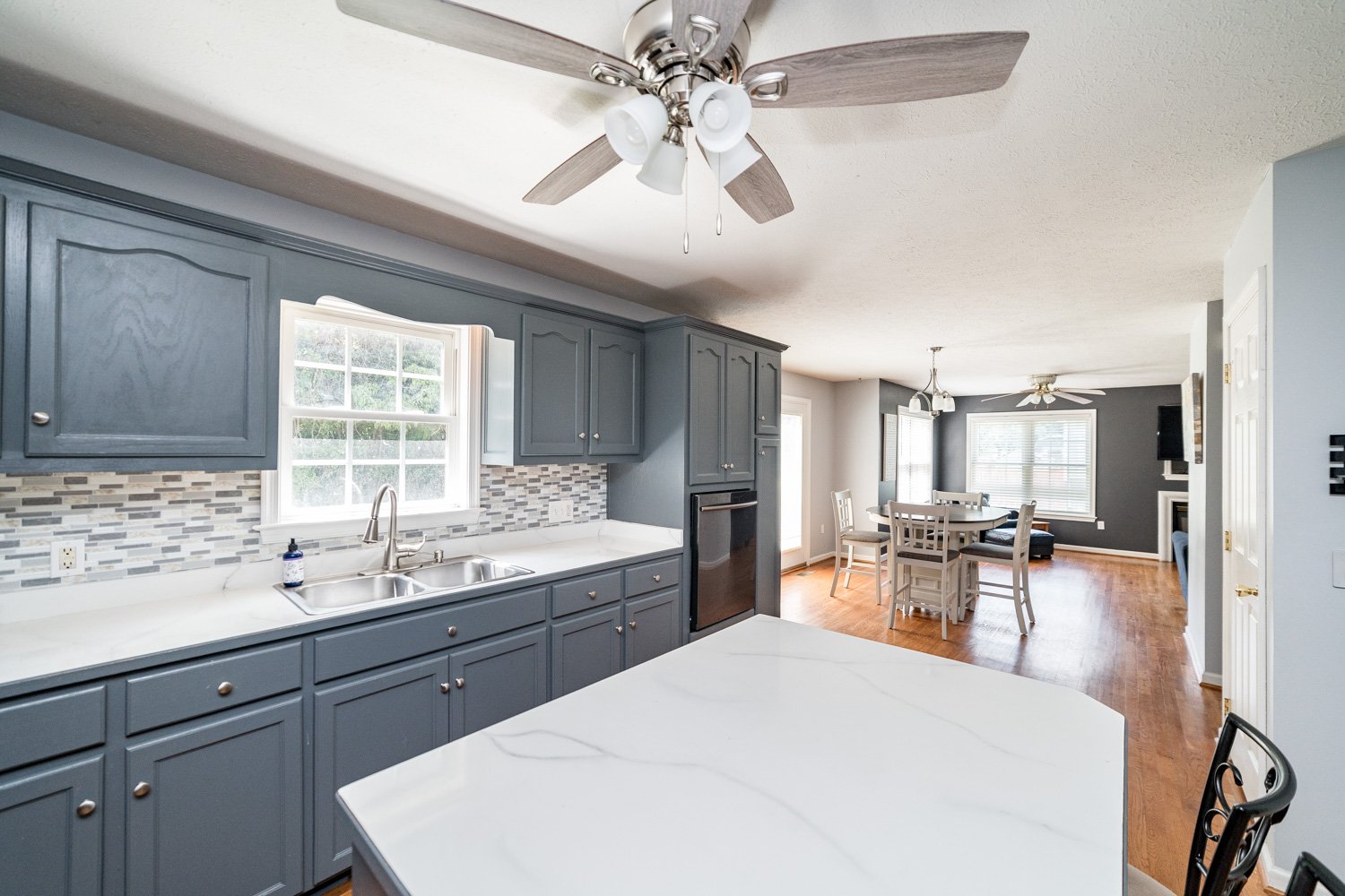 72 Viking Drive-32.jpg