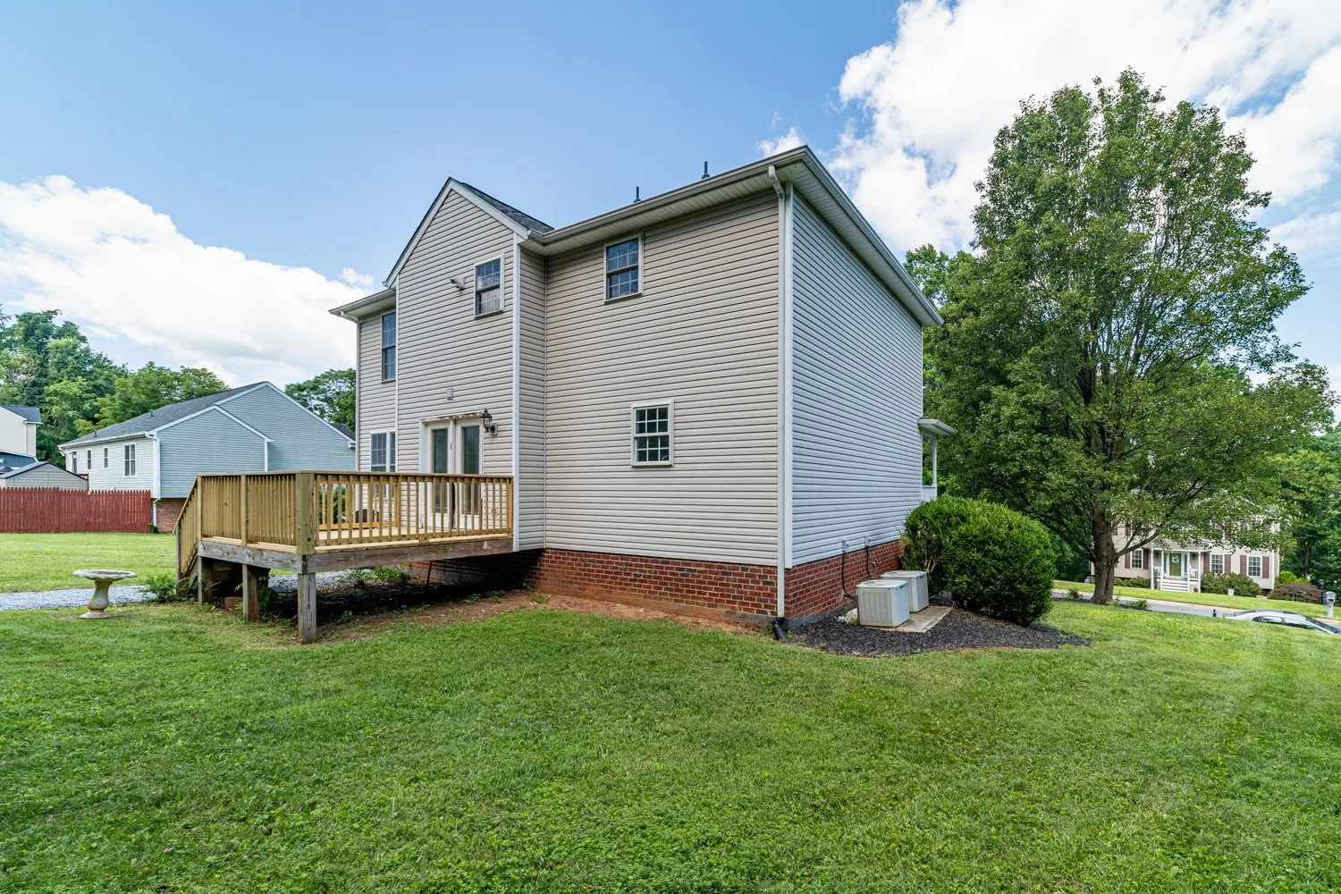 72 Viking Drive-4.jpg