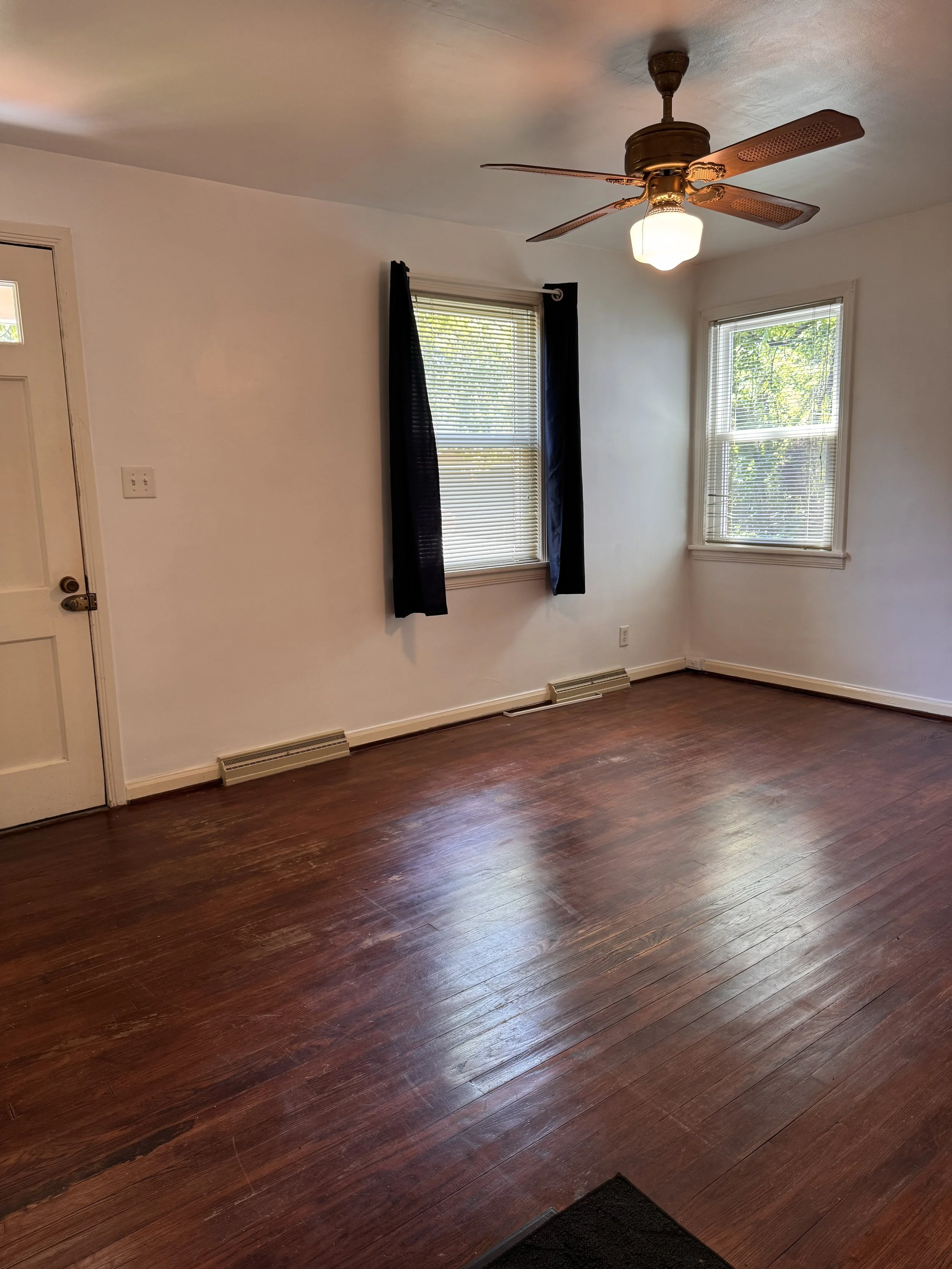 613 Westview livingroom 2.jpeg