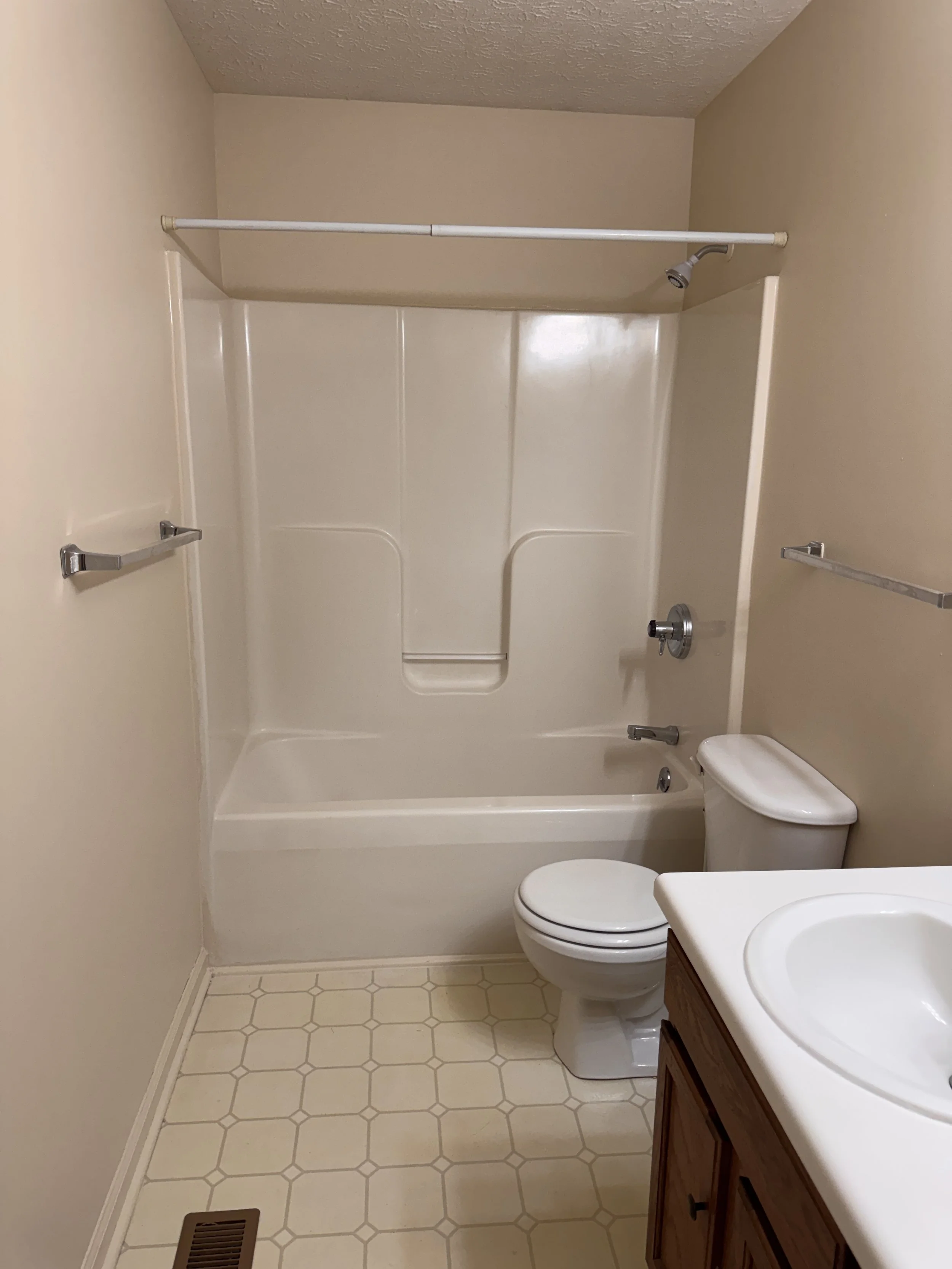 540 Monticello B16.JPG