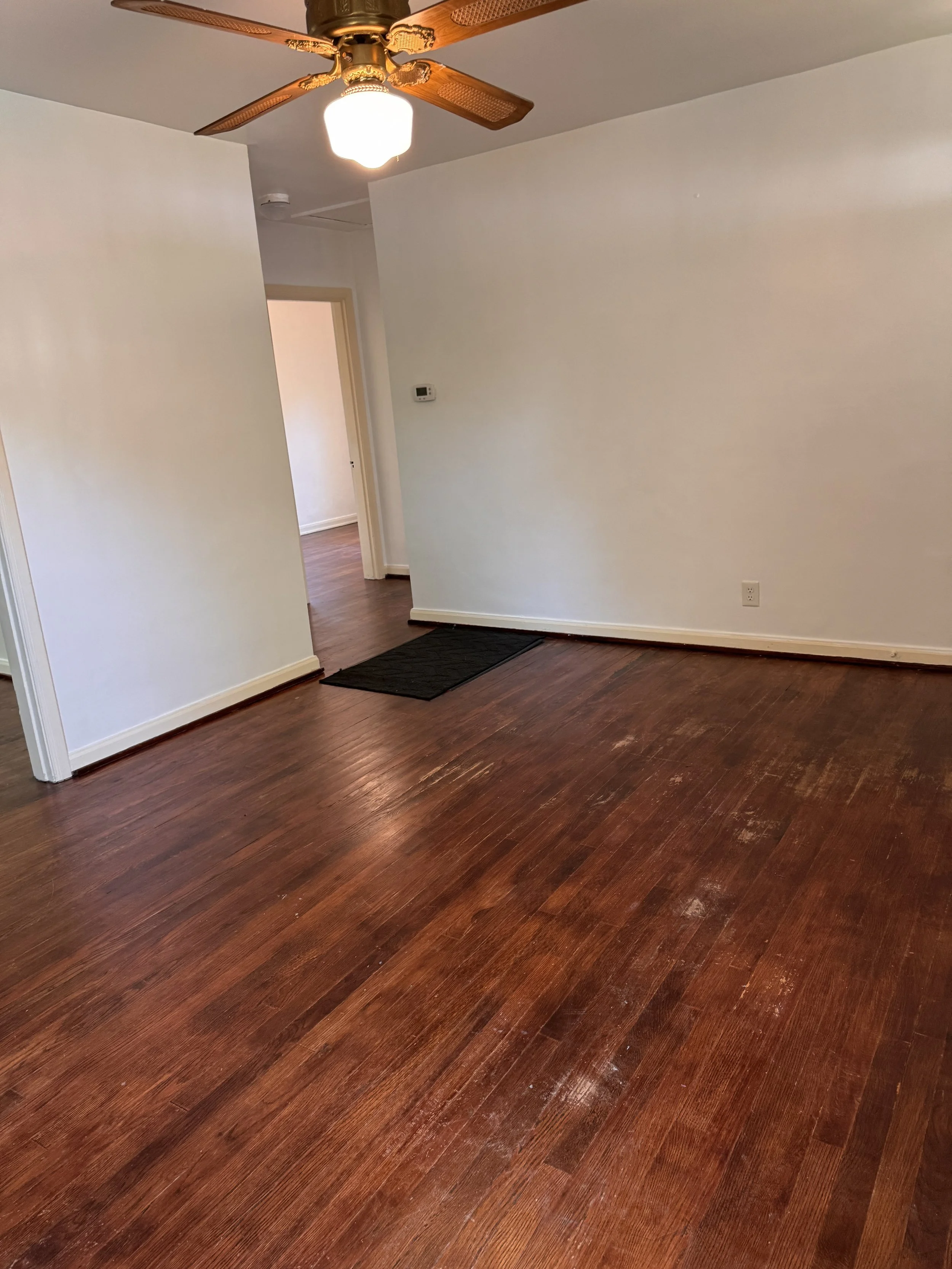 613 Westview Living room.jpeg