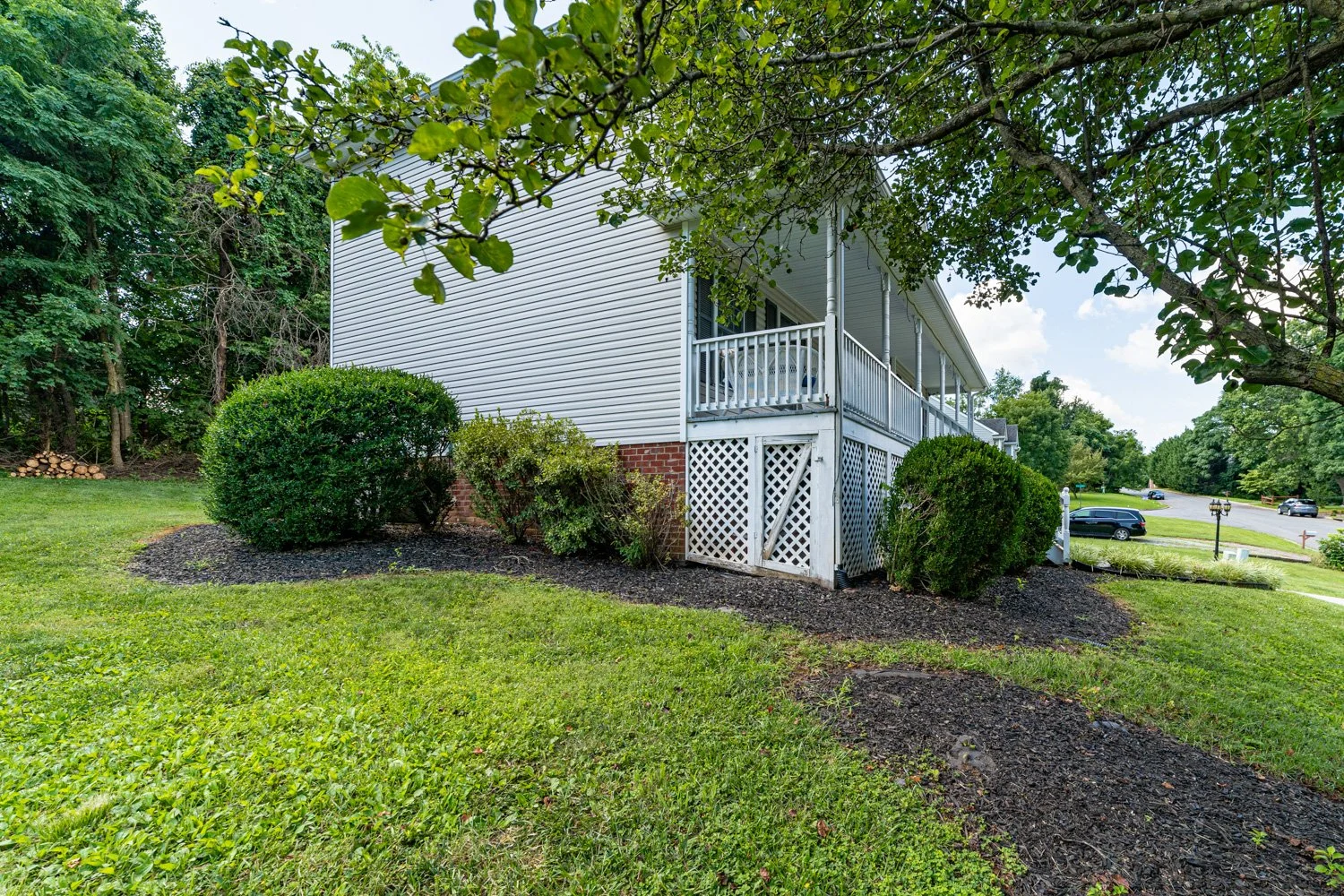 72 Viking Drive-2.jpg