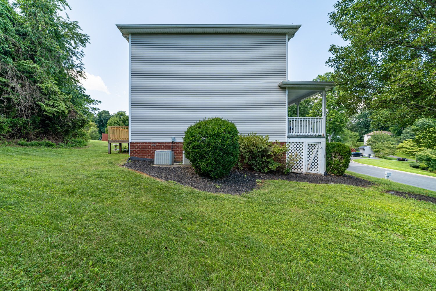 72 Viking Drive-3.jpg