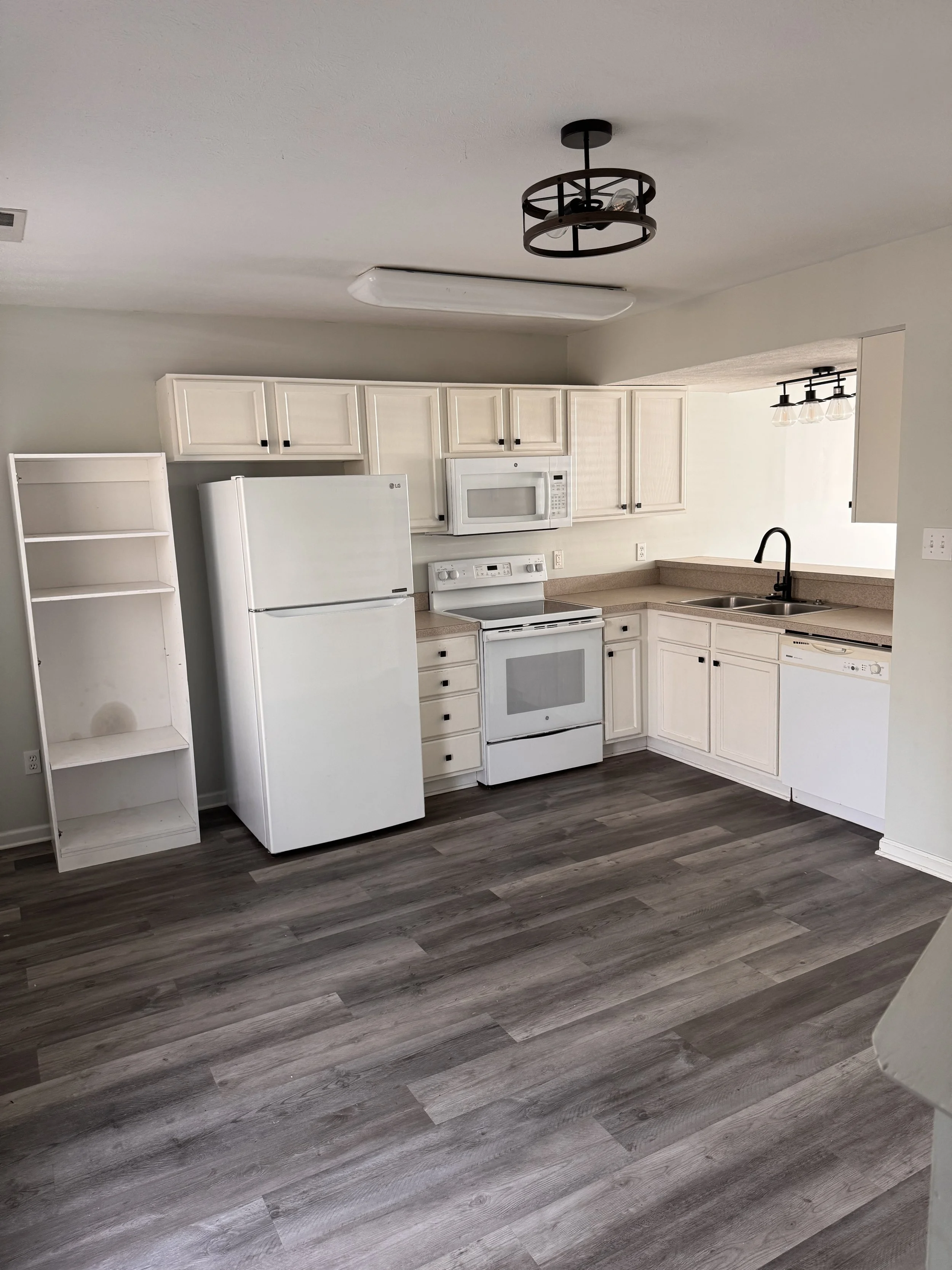 108 Old Tavern11.JPG