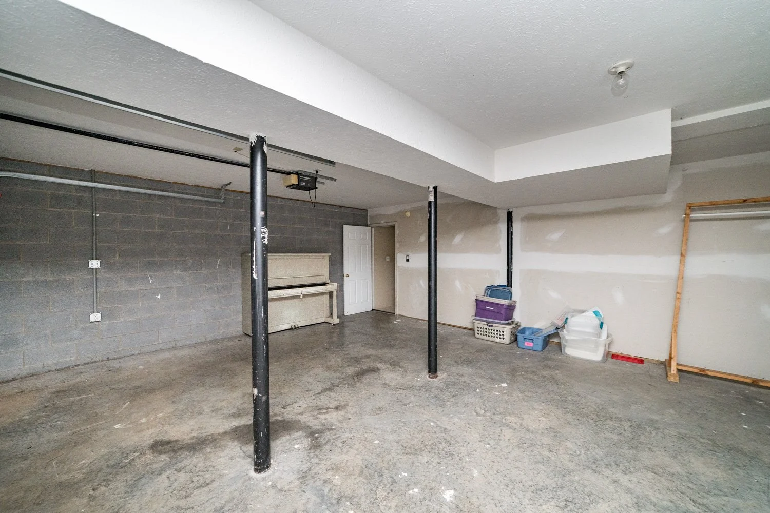 72 Viking Drive-54.jpg