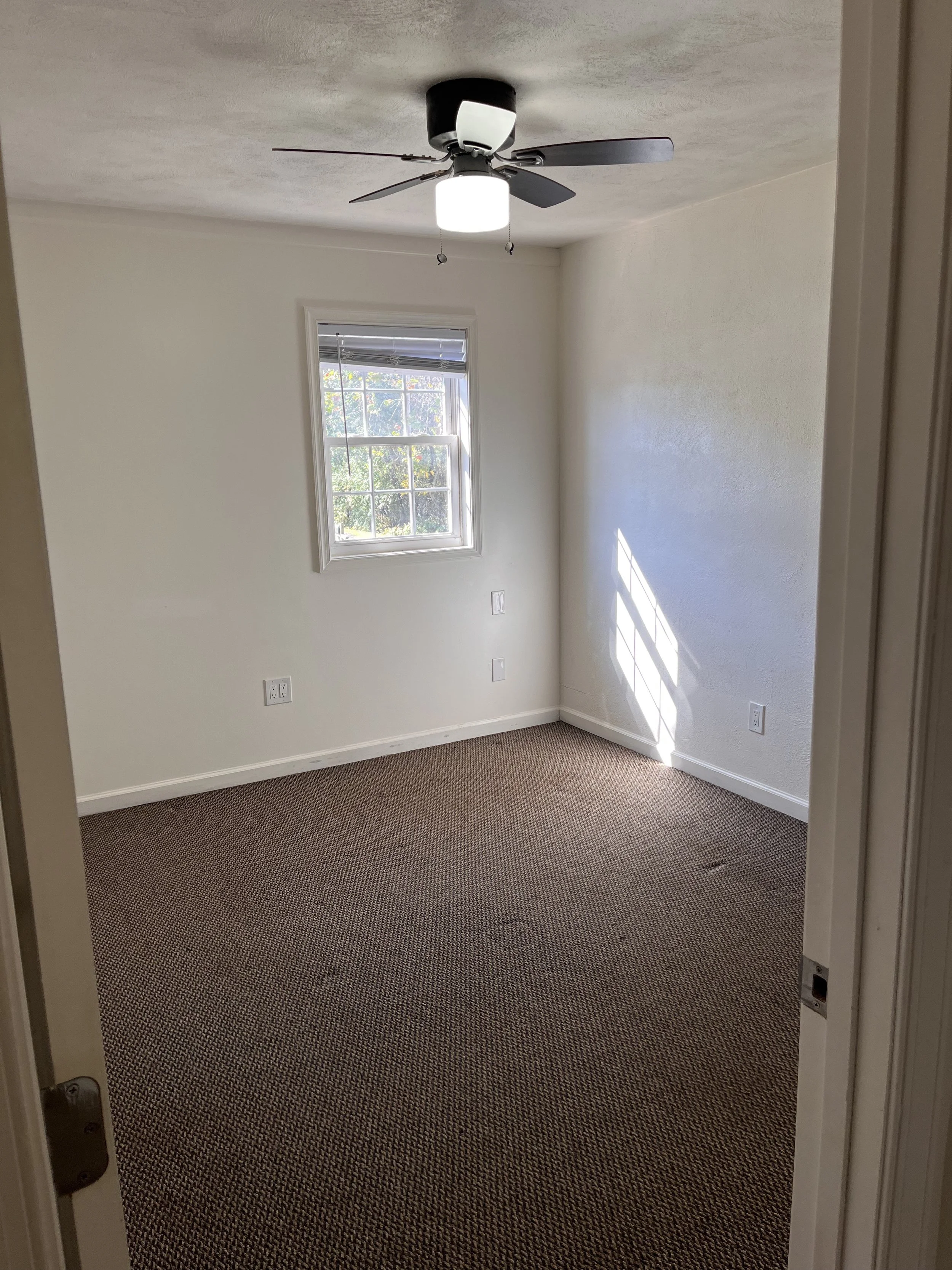 215 Bryant Rd B 11.jpg