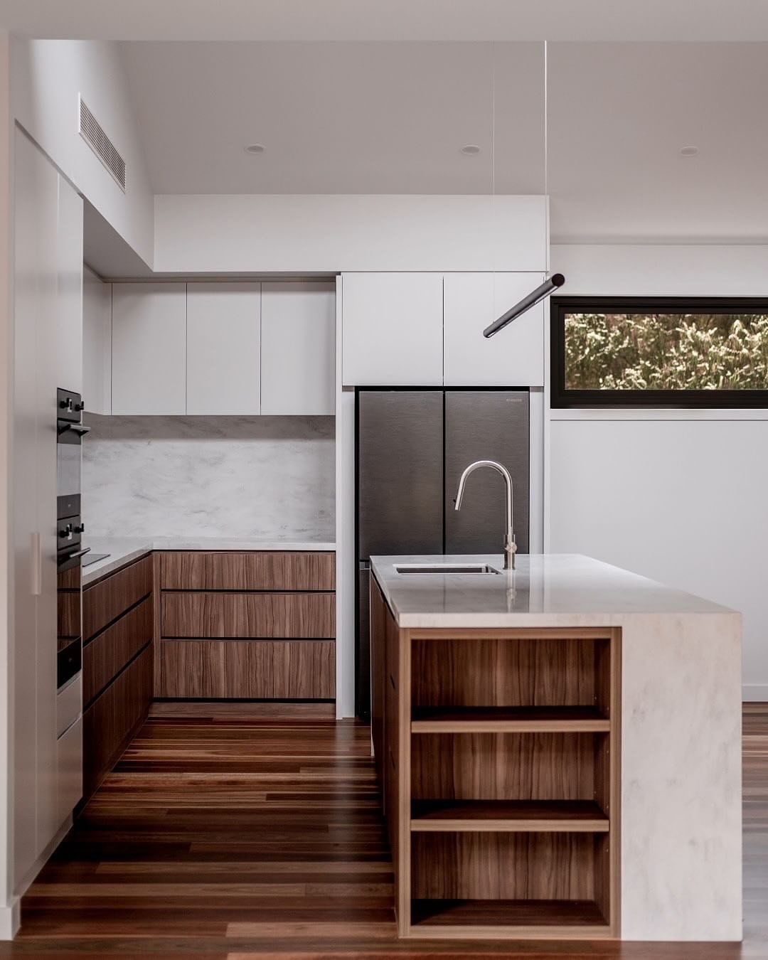 A recent project with @amyvorratharchitect and @sclkgeelong in Point Lonsdale. 

Featuring Corian Raincloud, a colour that embodies soft elegance and timeless beauty. Ultra fine particles and barely there swirls are as gentle as a raincloud and creat