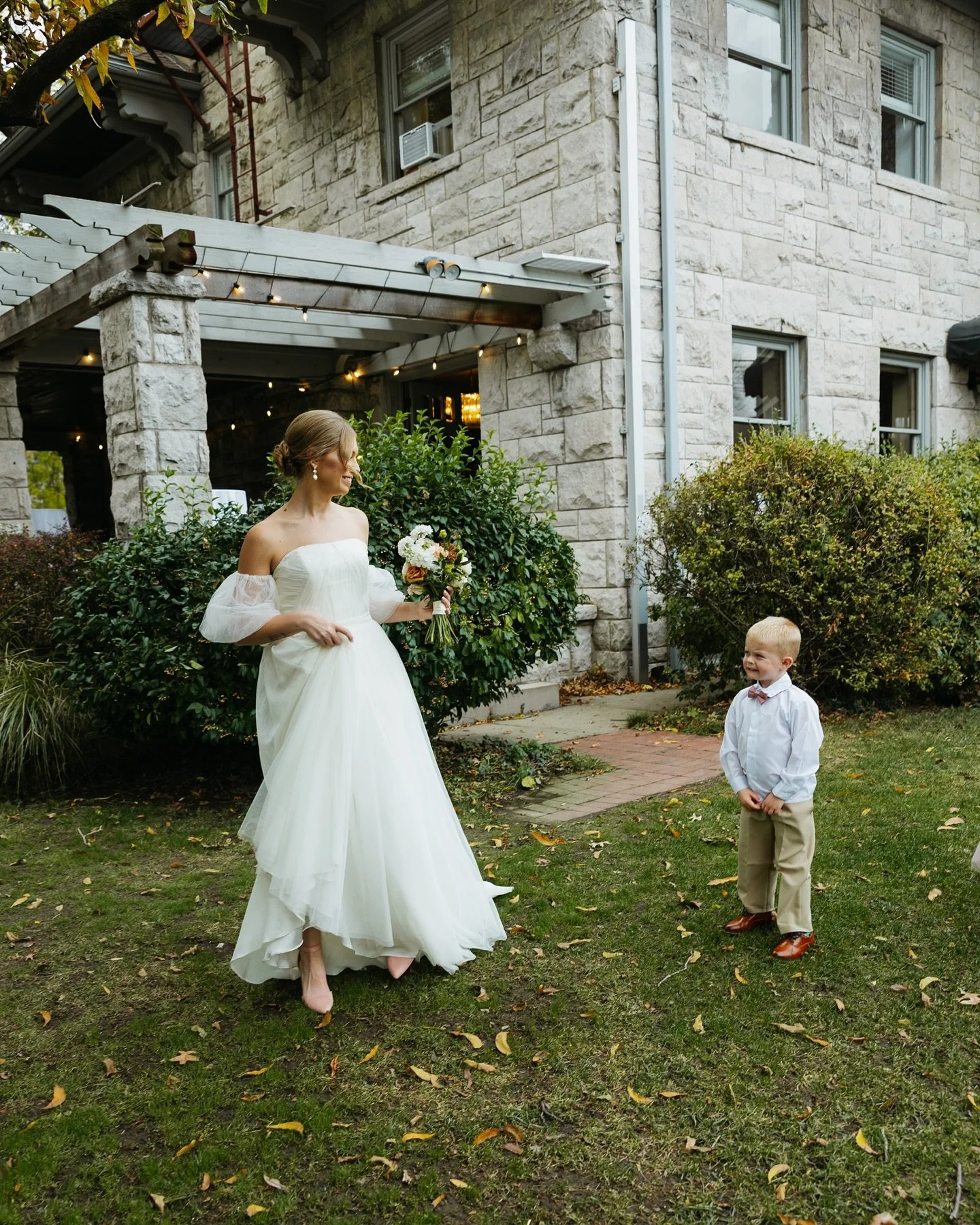 A moment for this backyard celebration. ✨

Photographer: @vancedoeden
Dress: @urbanbridalshop 
Venue: @simpsonhousekc 

#weddingphotography #weddingphotographer #bridal #backyardwedding #weddinginspiration #weddingdress #nebraskaphotographer #storyte