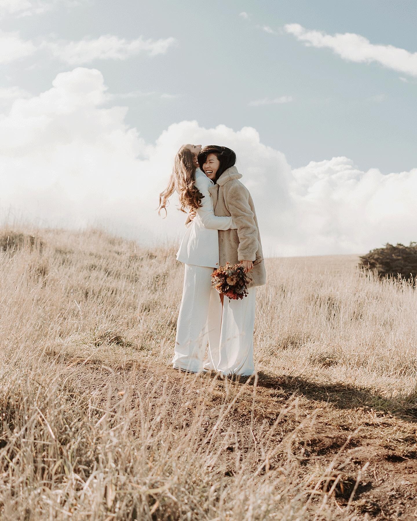 &lsquo;I&rsquo;m looking for love. Real love. Ridiculous, inconvenient, consuming, can&rsquo;t live without each other love.&rsquo; - Carrie Bradshaw.

The magical elopement of Jo &amp; Eli, shot with my lovely friend @handcrafted_imagery ❤️