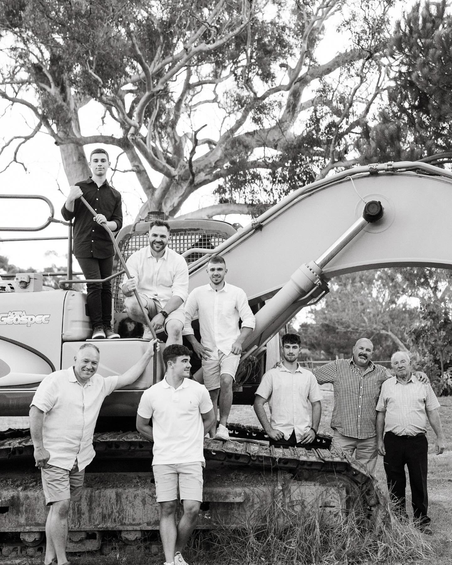 I loved this shoot. A beautiful extended family session on their childhood farm. This has my heart ❤️