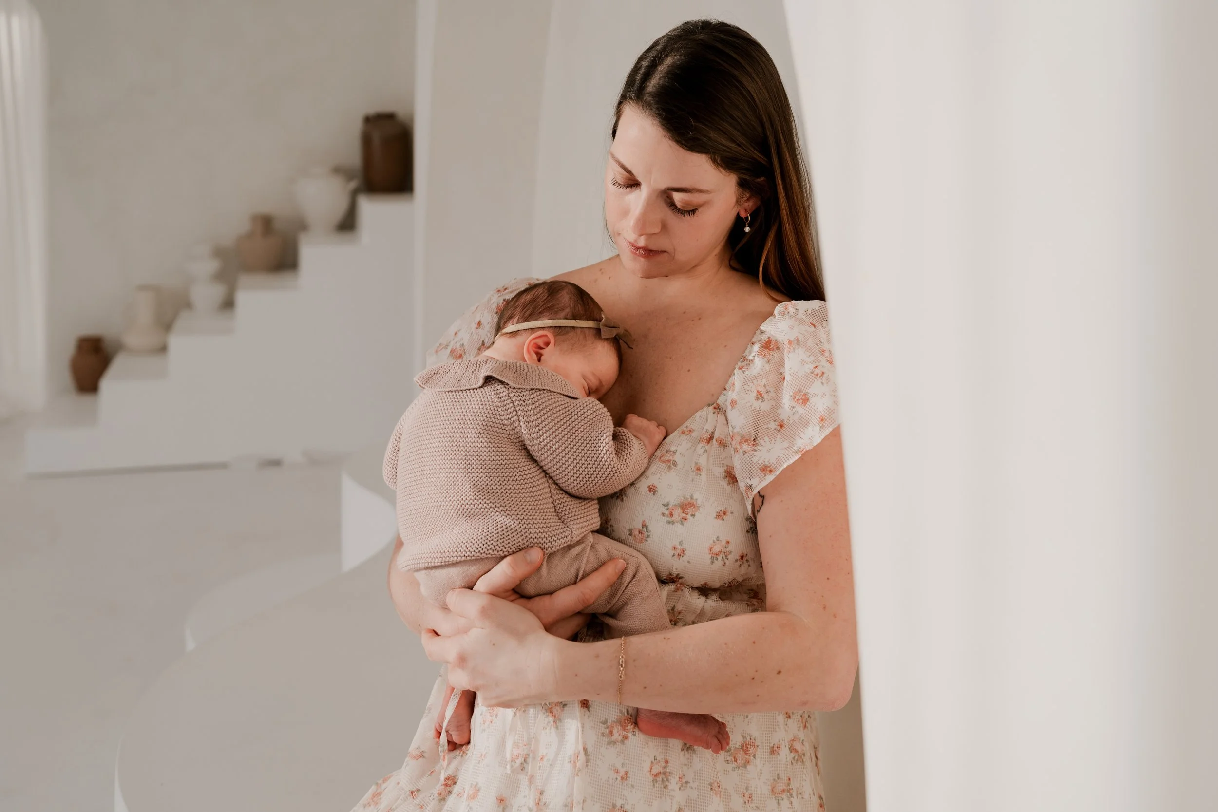 Choosing Between Studio and Home Photos for Newborns